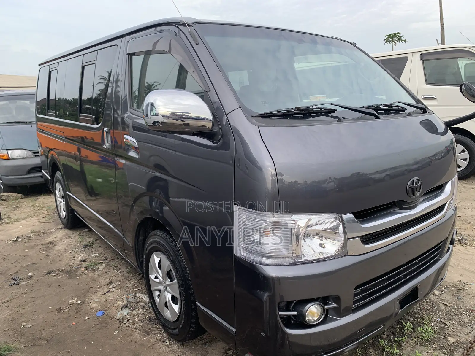 Toyota HiAce 2016 Black
