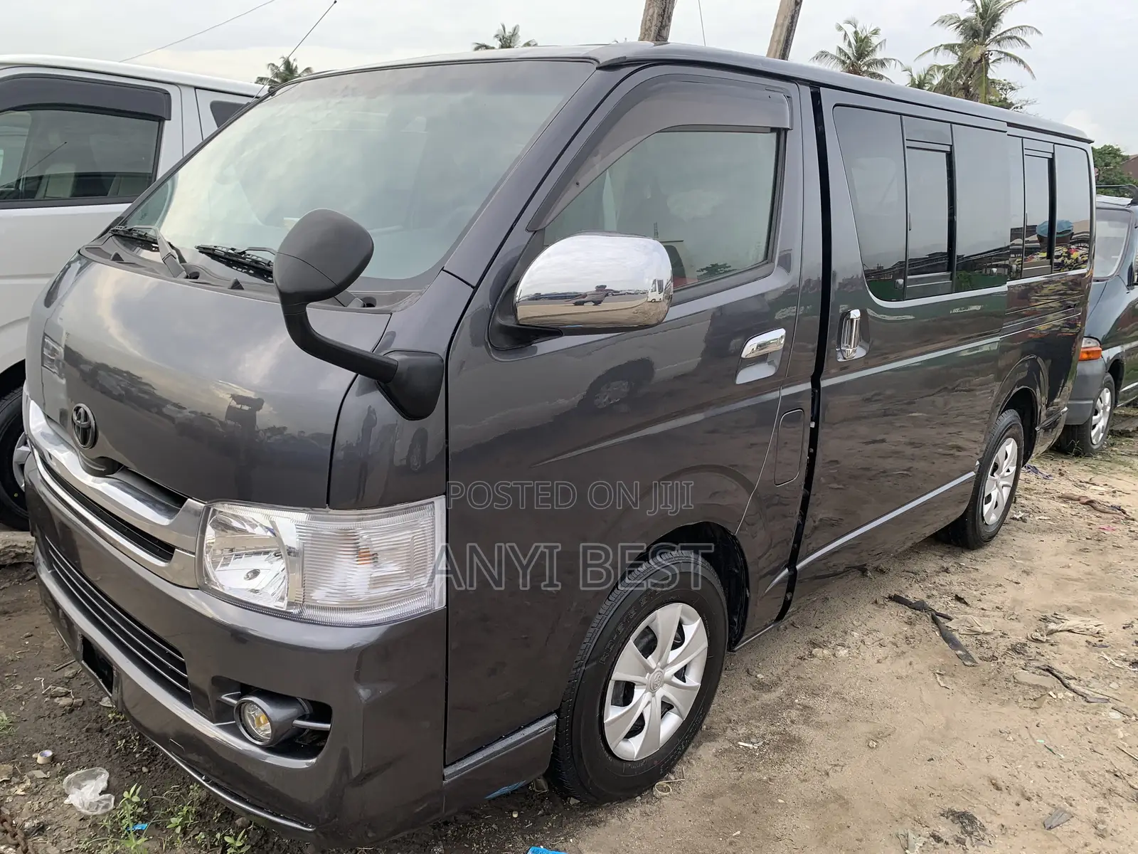 Toyota HiAce 2016 Black