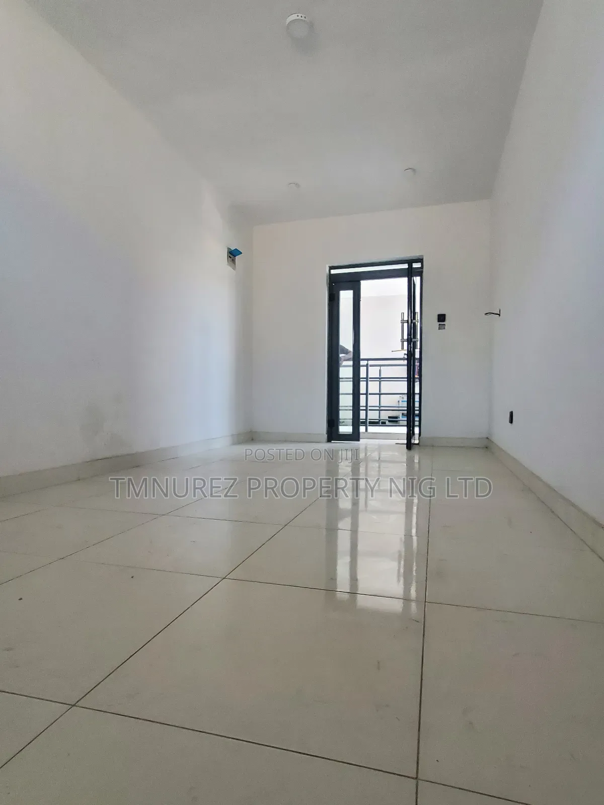 Beautiful Shop for Sale,At Jakande Axis
