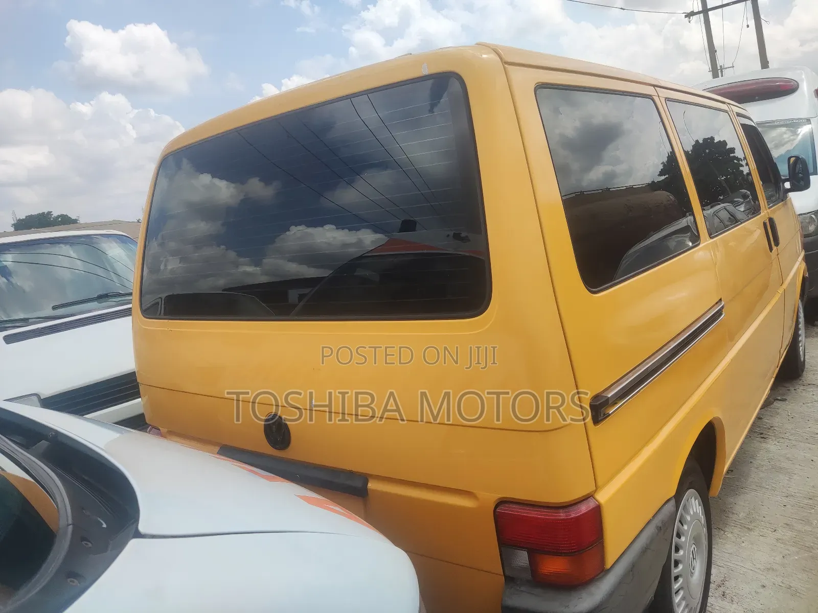 Volkswagen Transporter 2004 Yellow