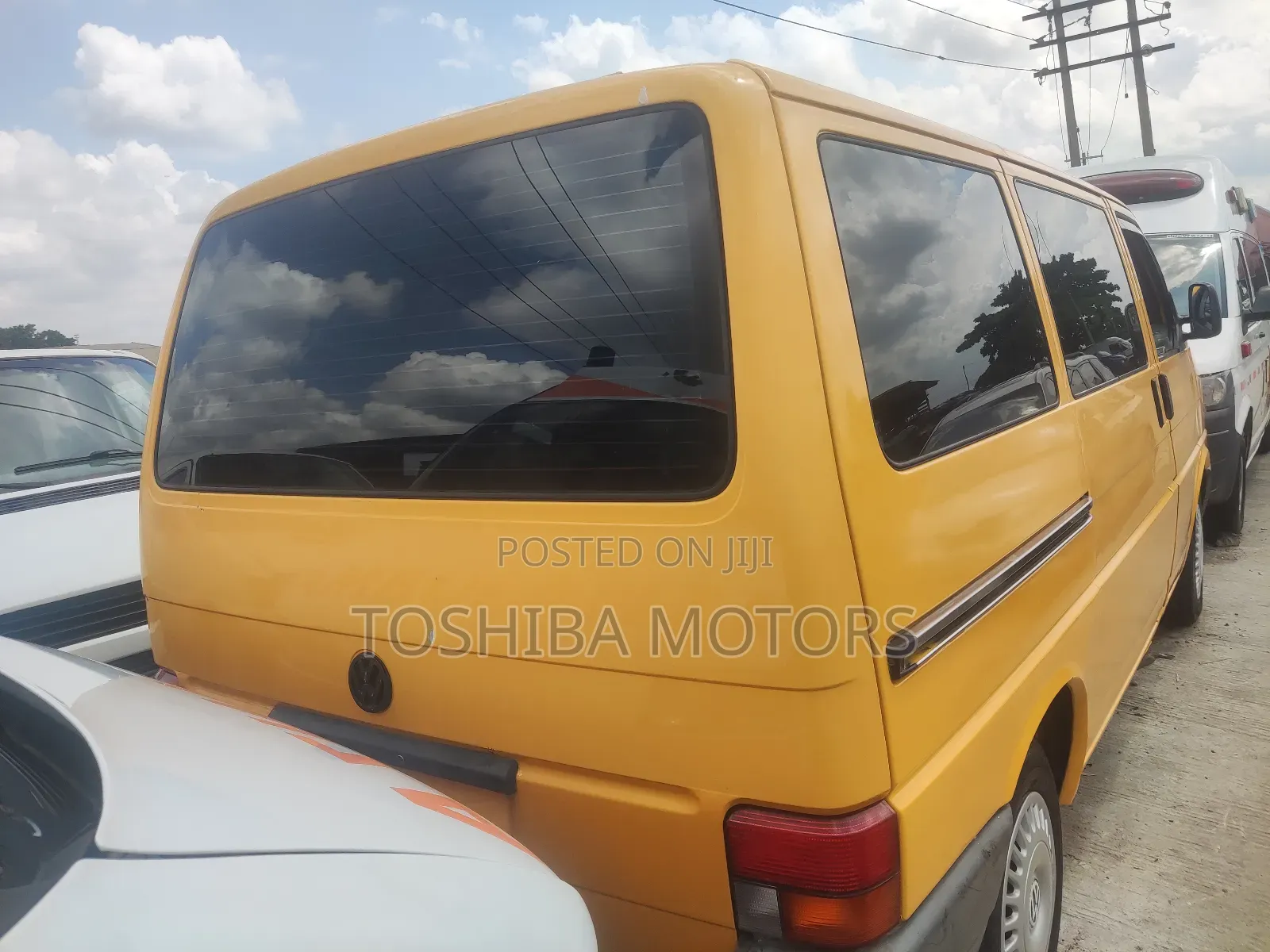 Volkswagen Transporter 2004 Yellow