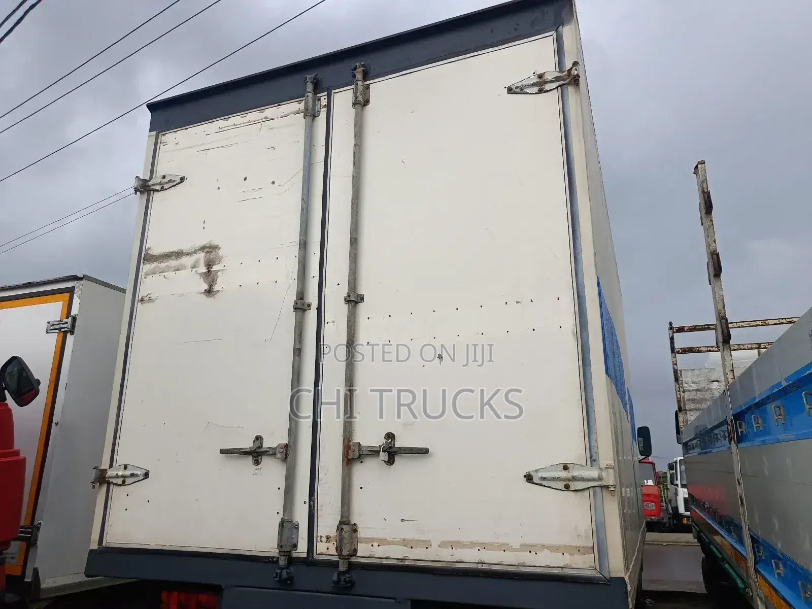 Mercedes Benz 814 Container 2000 Beige