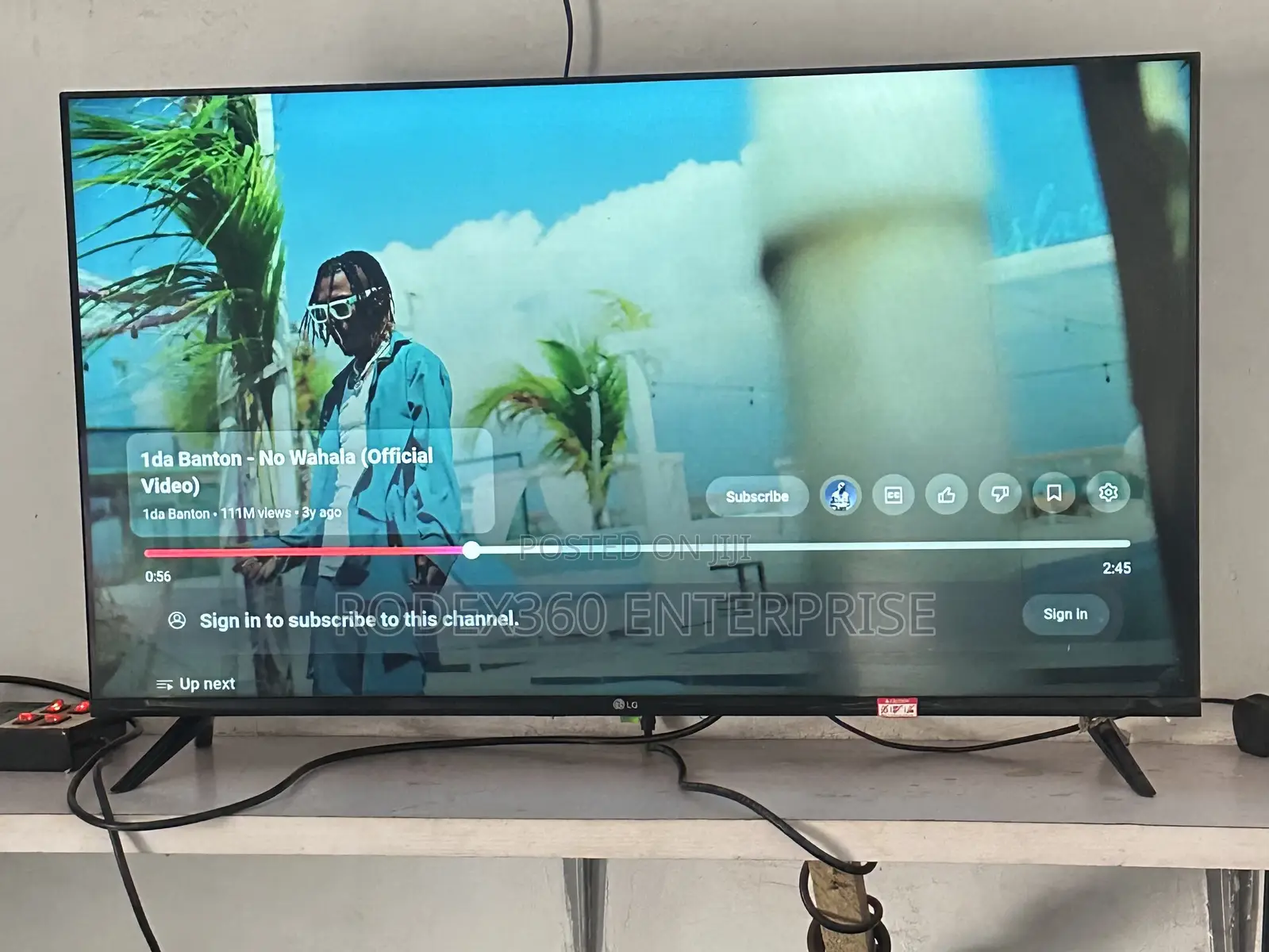 Brand New 40 Inch Frameless Lg Smart Tv For Sale.