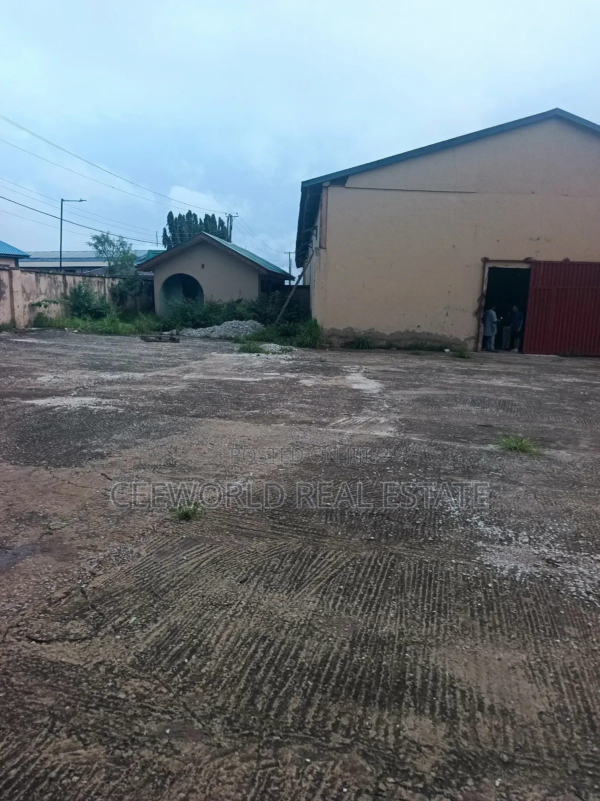 Selfcompound 600sqm Warehouse Available for Lease