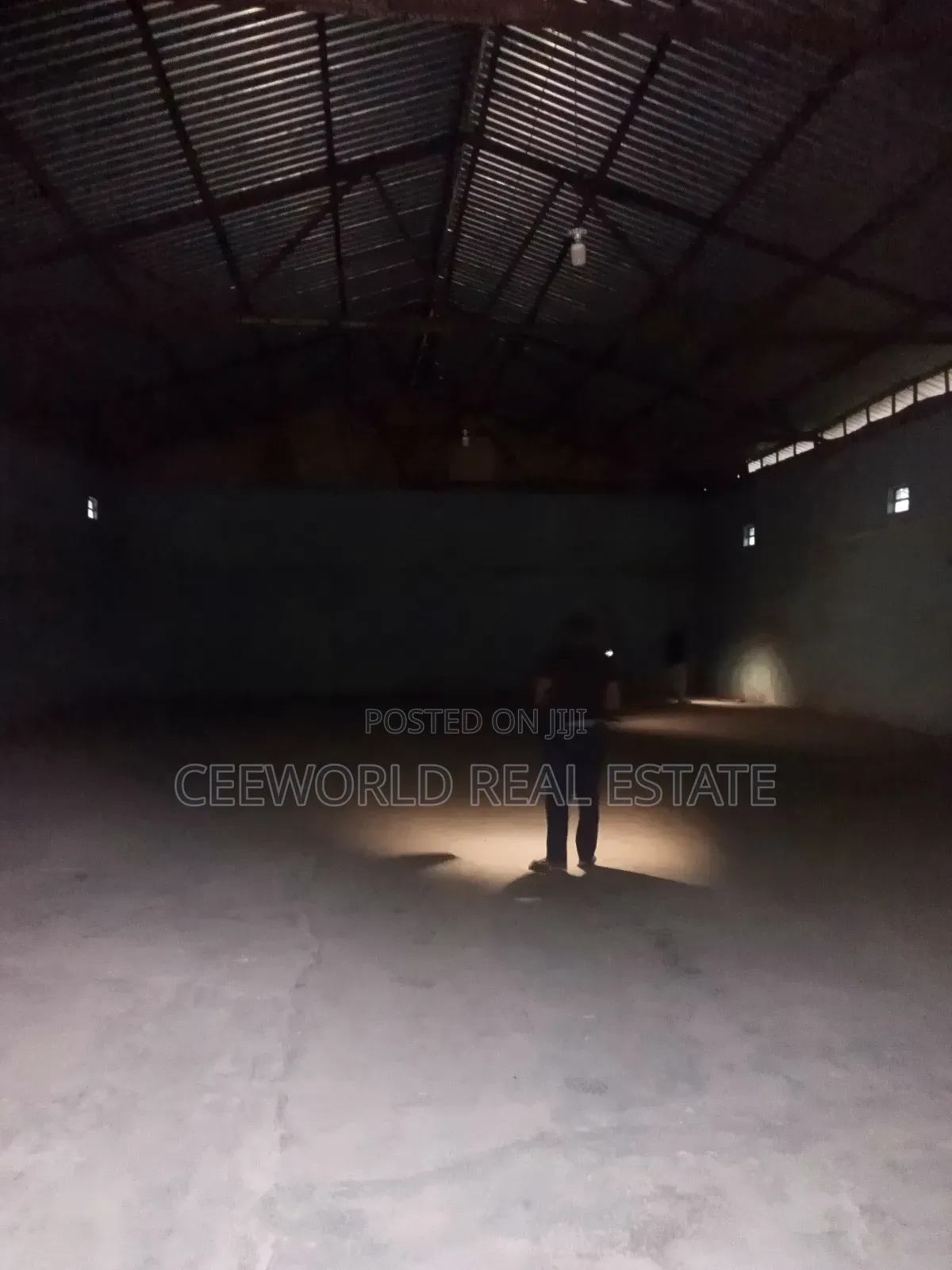 Selfcompound 600sqm Warehouse Available for Lease