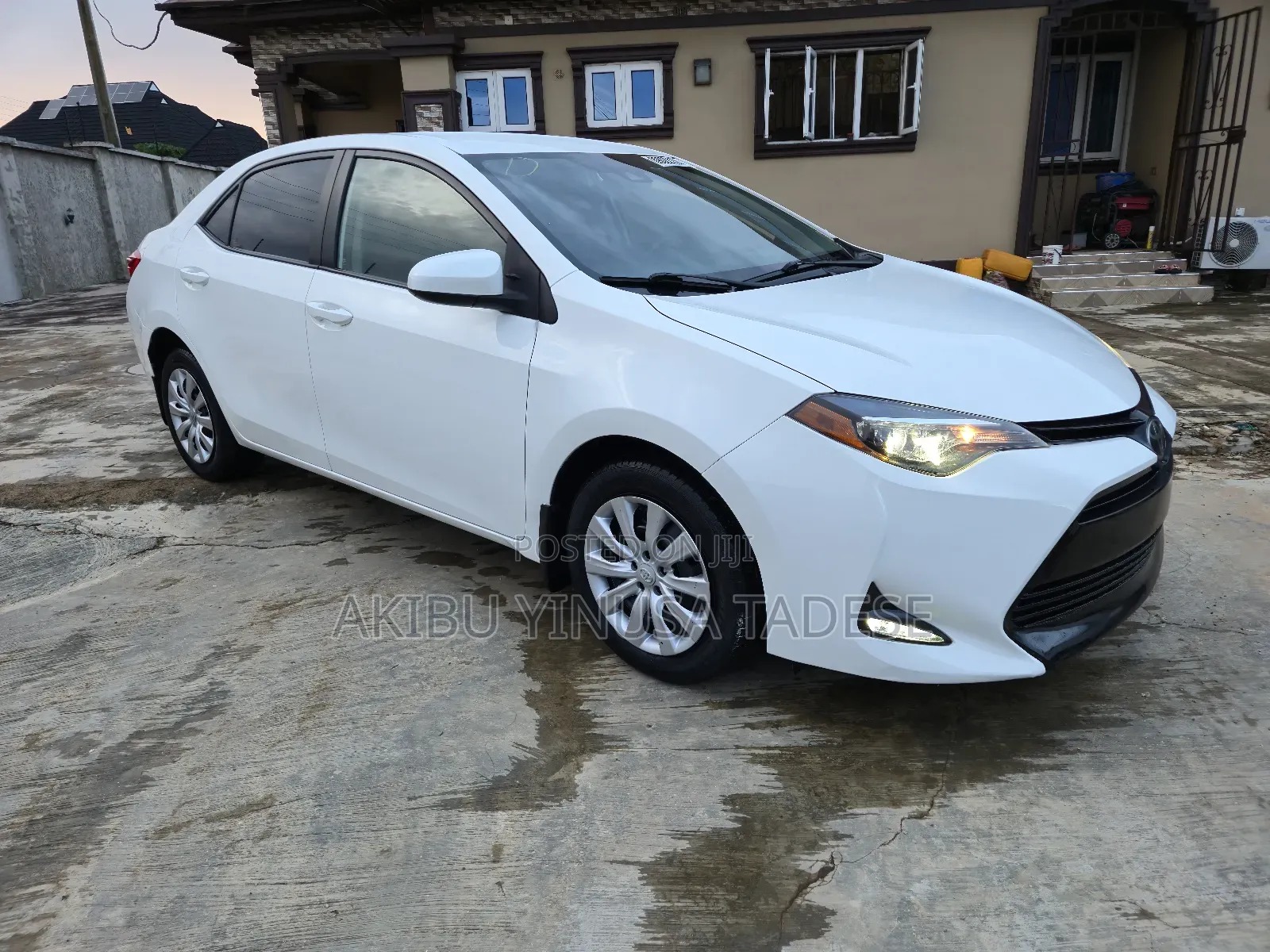 Toyota Corolla LE 4dr Sedan (1.8L 4cyl CVT) 2017 White