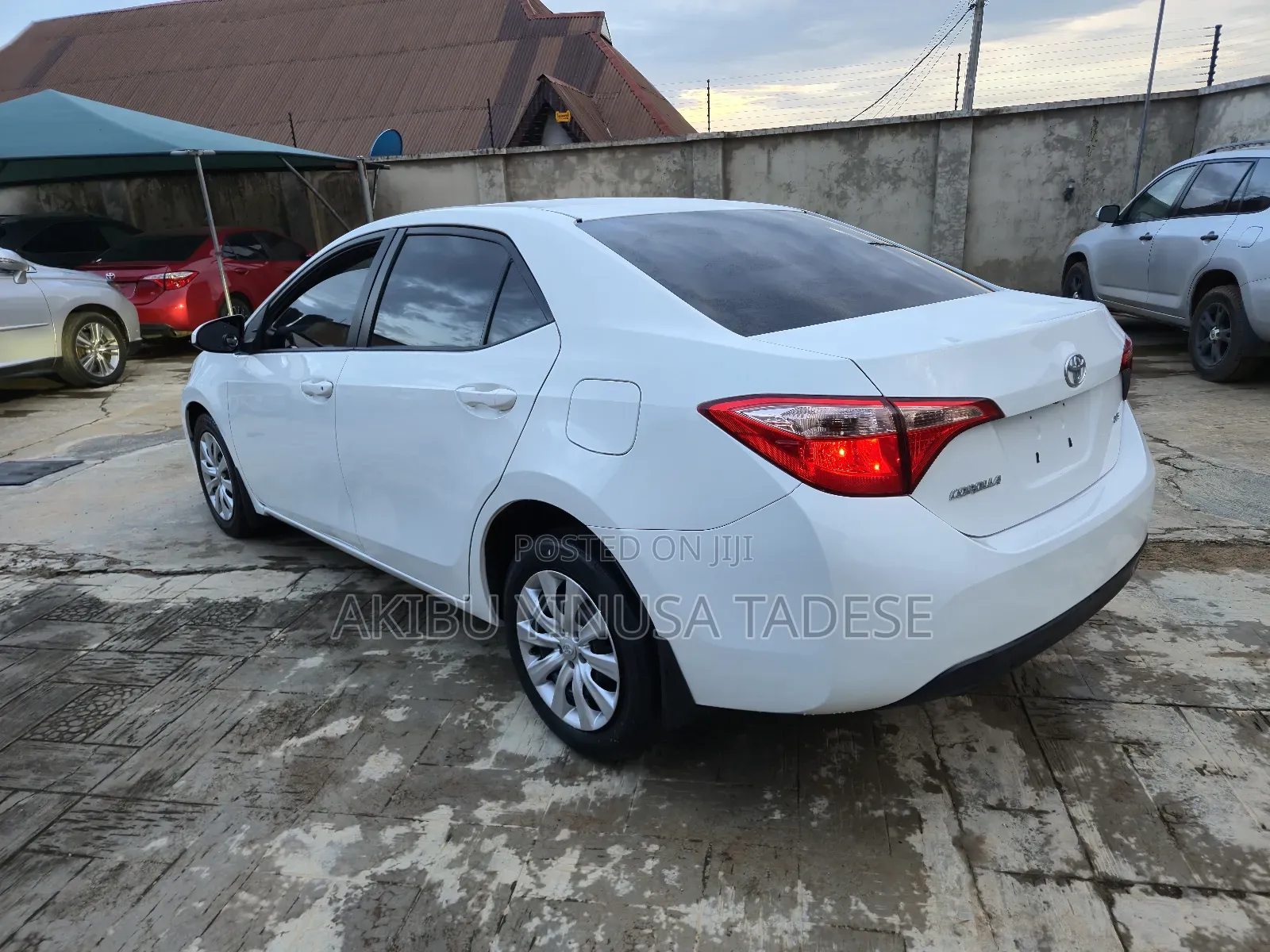 Toyota Corolla LE 4dr Sedan (1.8L 4cyl CVT) 2017 White