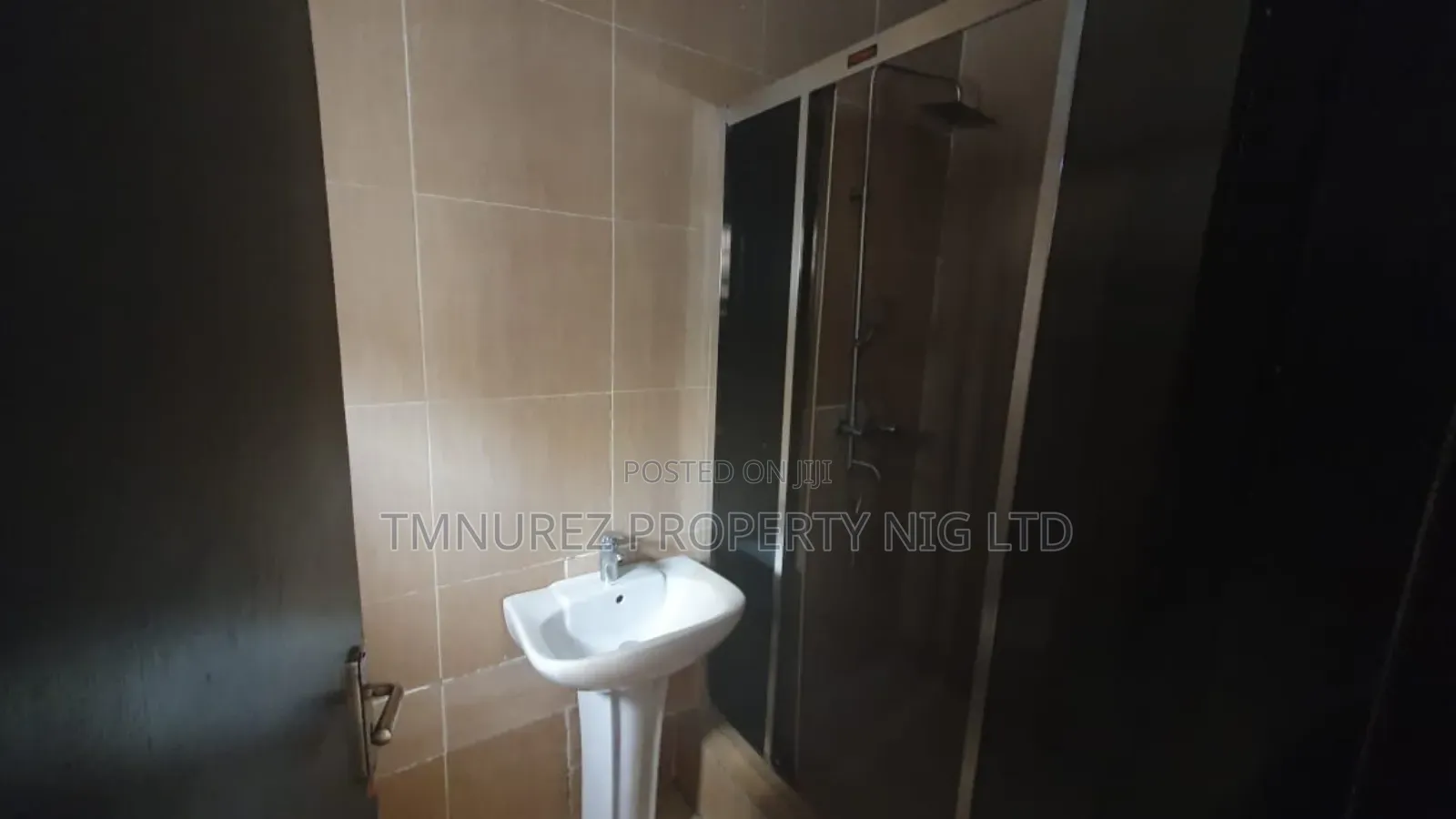 4bdrm Duplex in Chevron Estate for rent