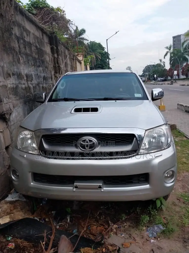Toyota Hilux 2.5 D-4D SRX 2012 Silver