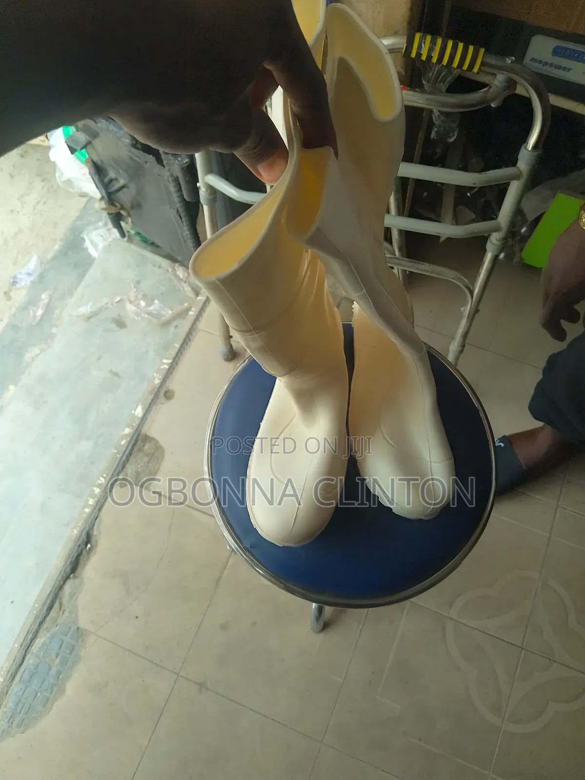 Theater Boot