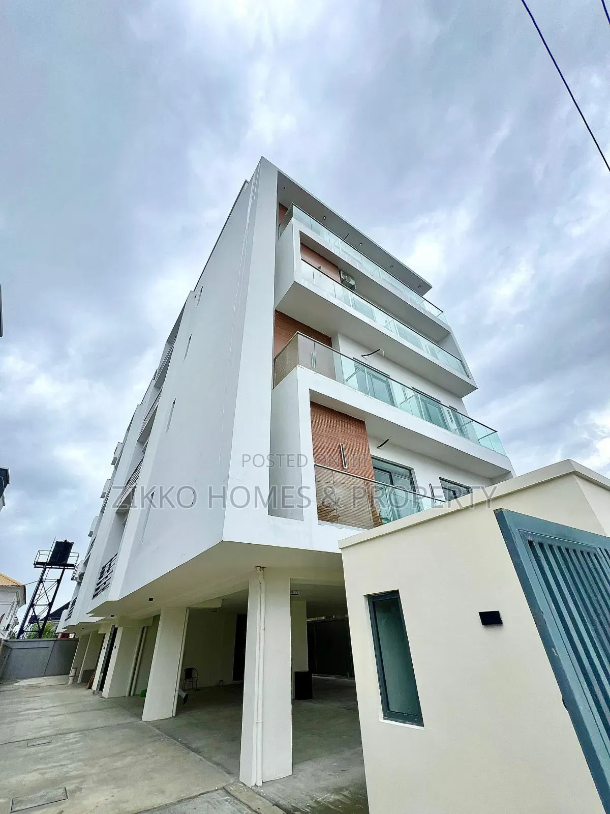 3bdrm Apartment in Lekki for sale