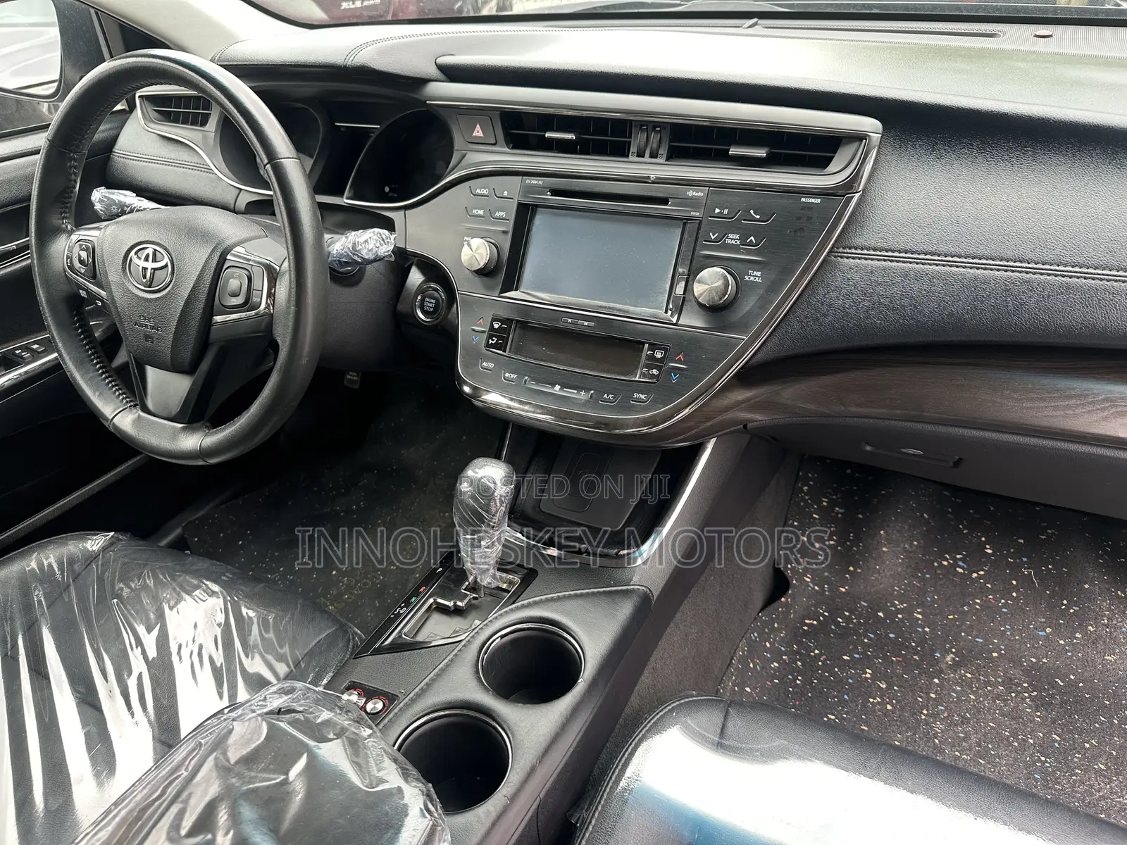 Toyota Avalon XLE Premium FWD Sedan (3.6L 6cyl 6A) 2016 Black