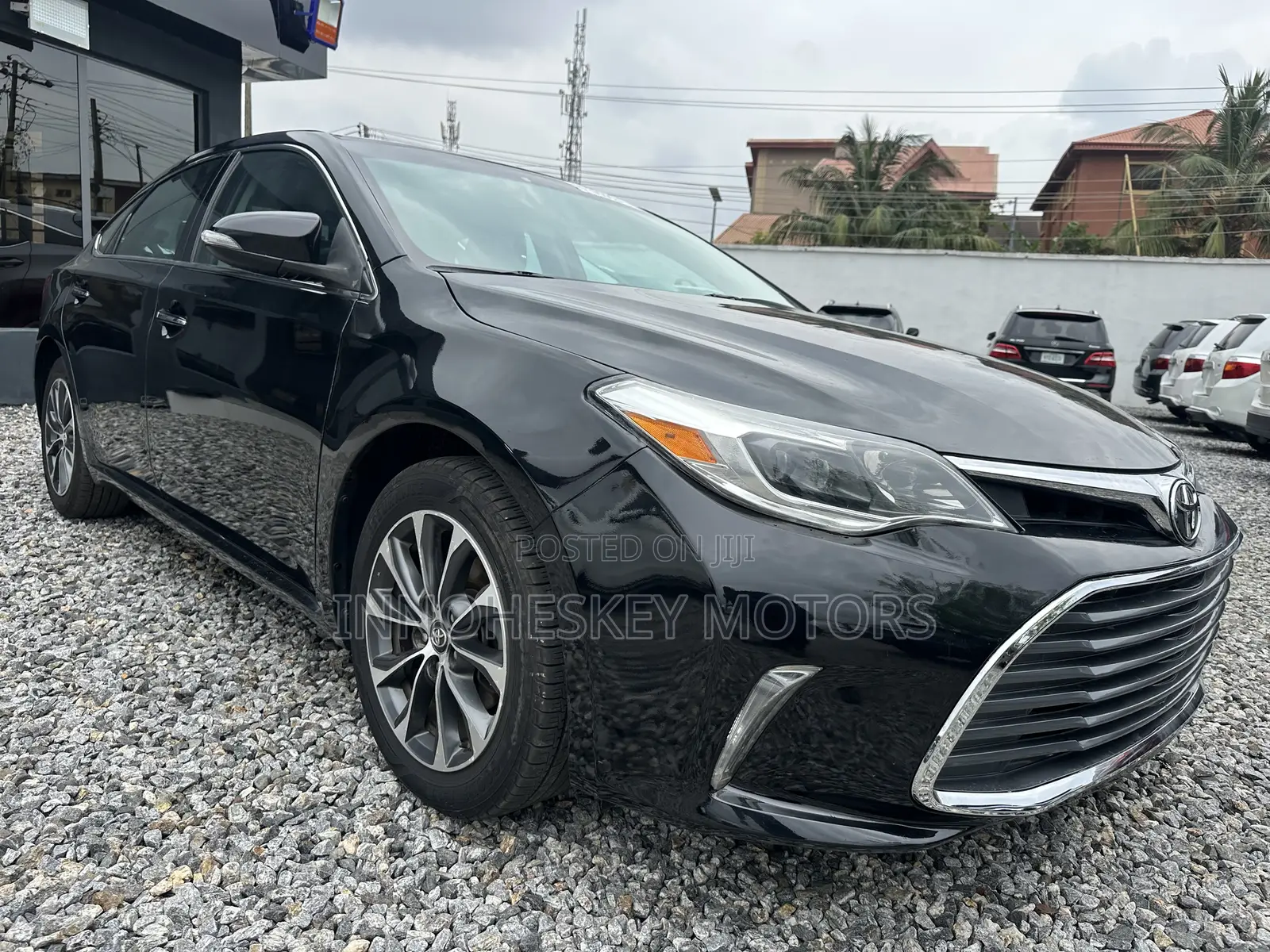 Toyota Avalon XLE Premium FWD Sedan (3.6L 6cyl 6A) 2016 Black
