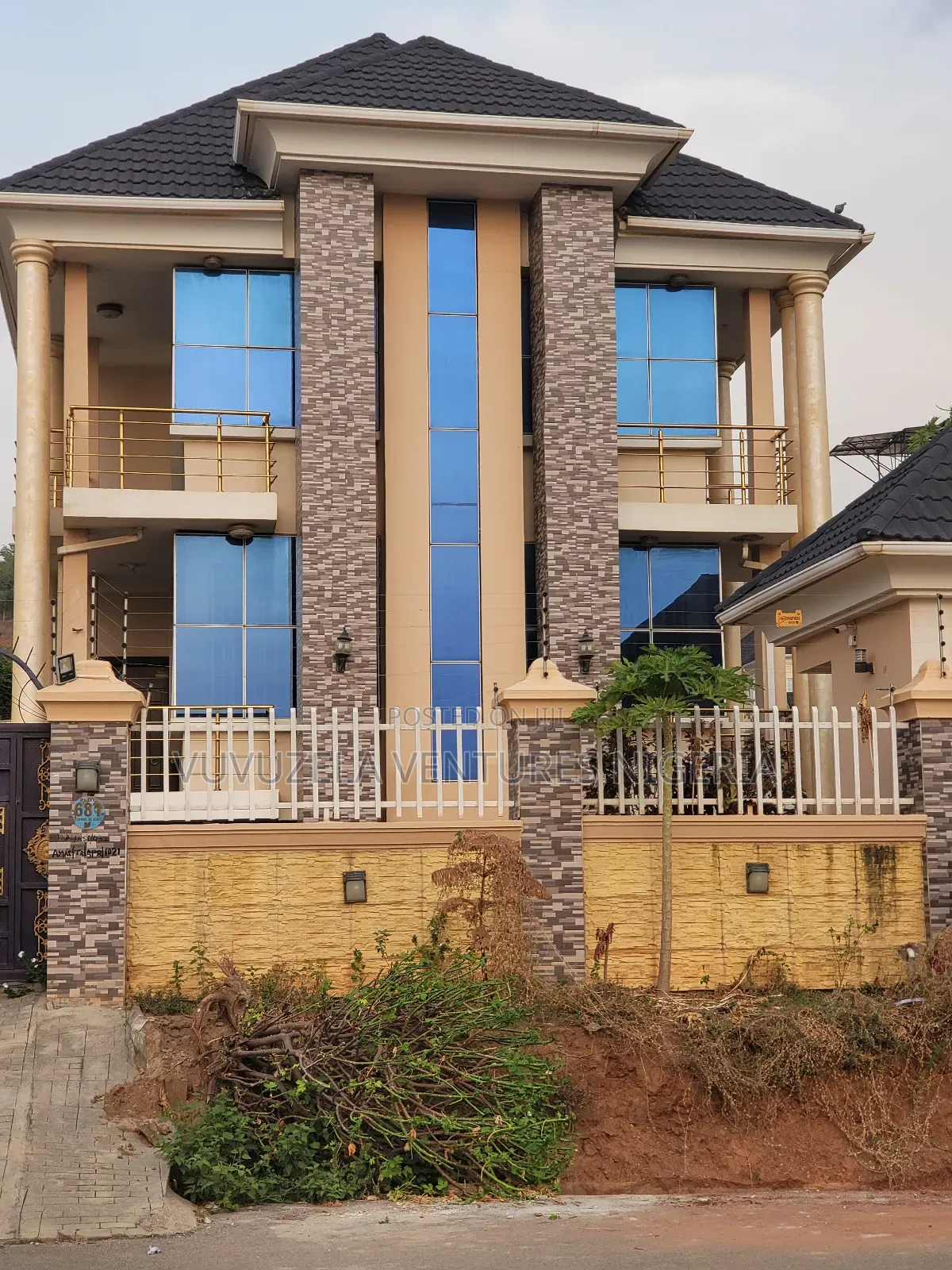 Furnished 10bdrm Mansion in Apo Resetlement, Gudu for sale