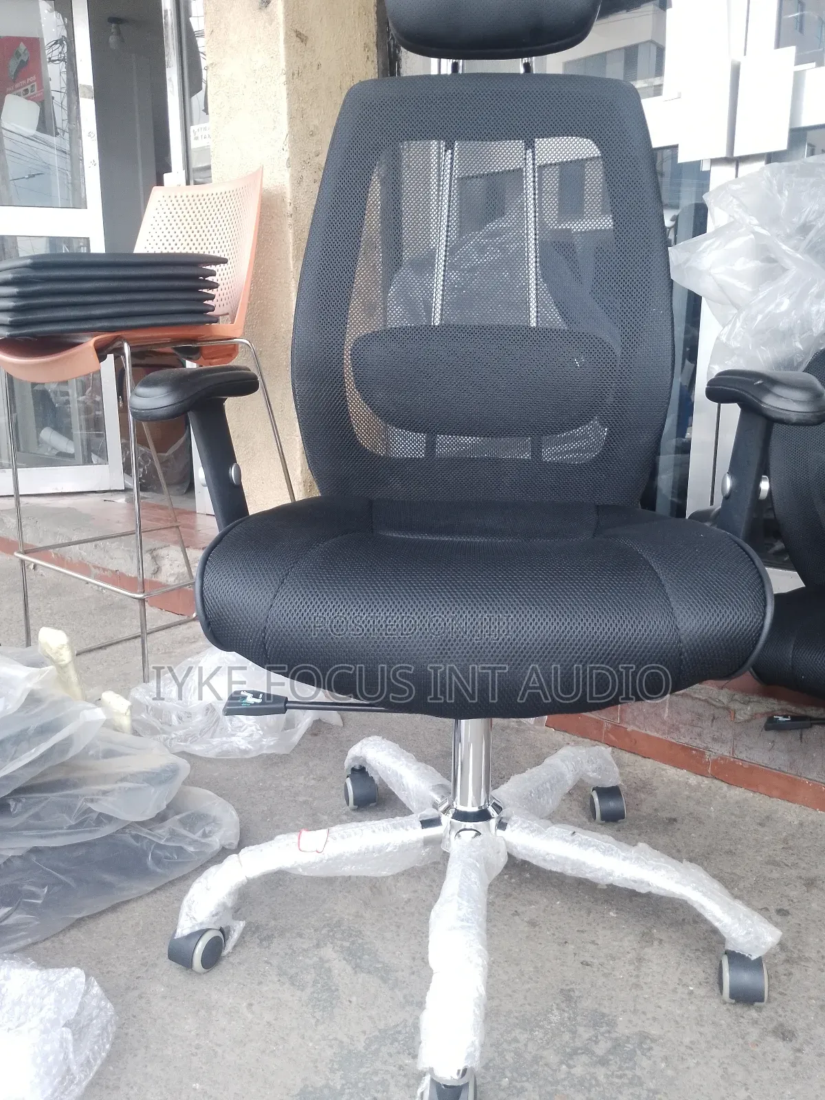 Conference/Office Chair With Head Rest