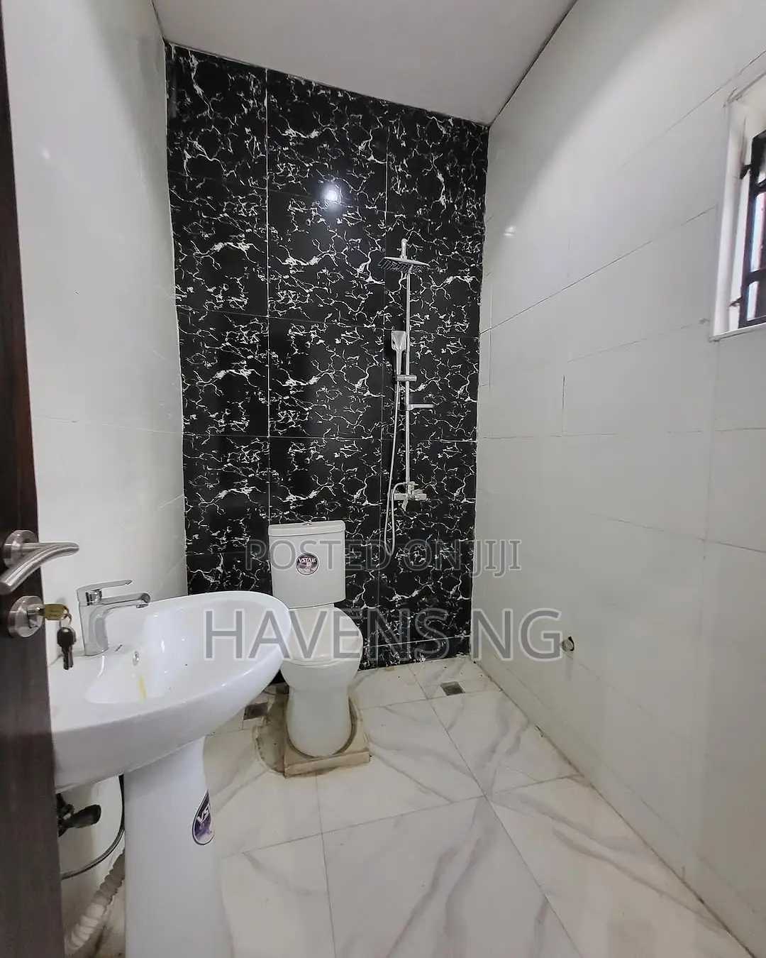 5bdrm Duplex in Guzape District for sale