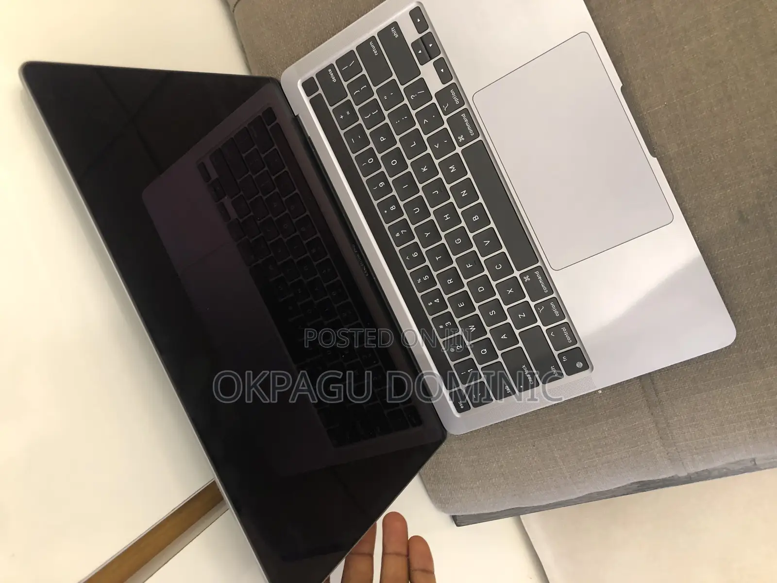 Laptop Apple MacBook Pro 2022 M2 8GB Apple M2 SSD 512GB