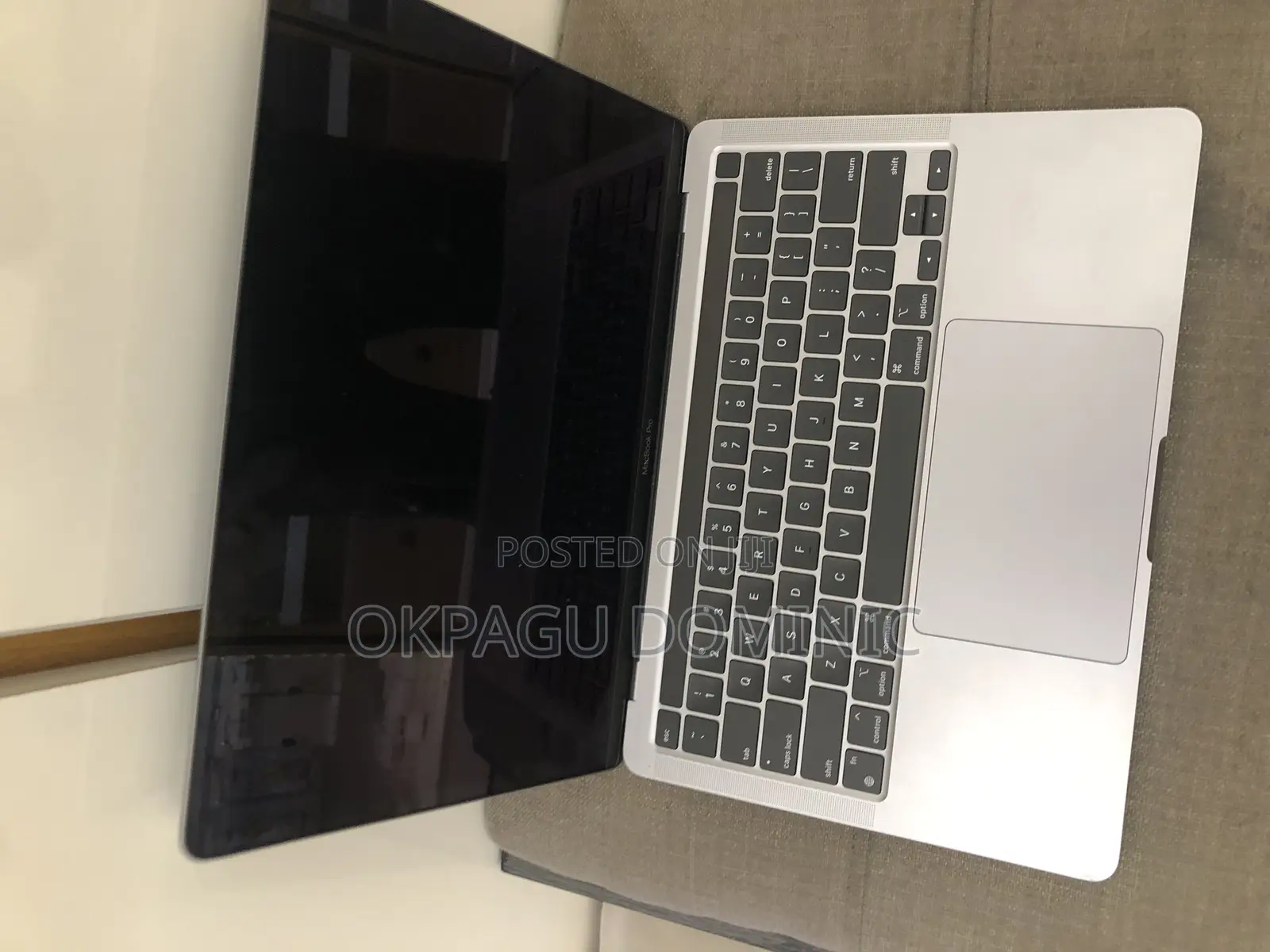 Laptop Apple MacBook Pro 2022 M2 8GB Apple M2 SSD 512GB