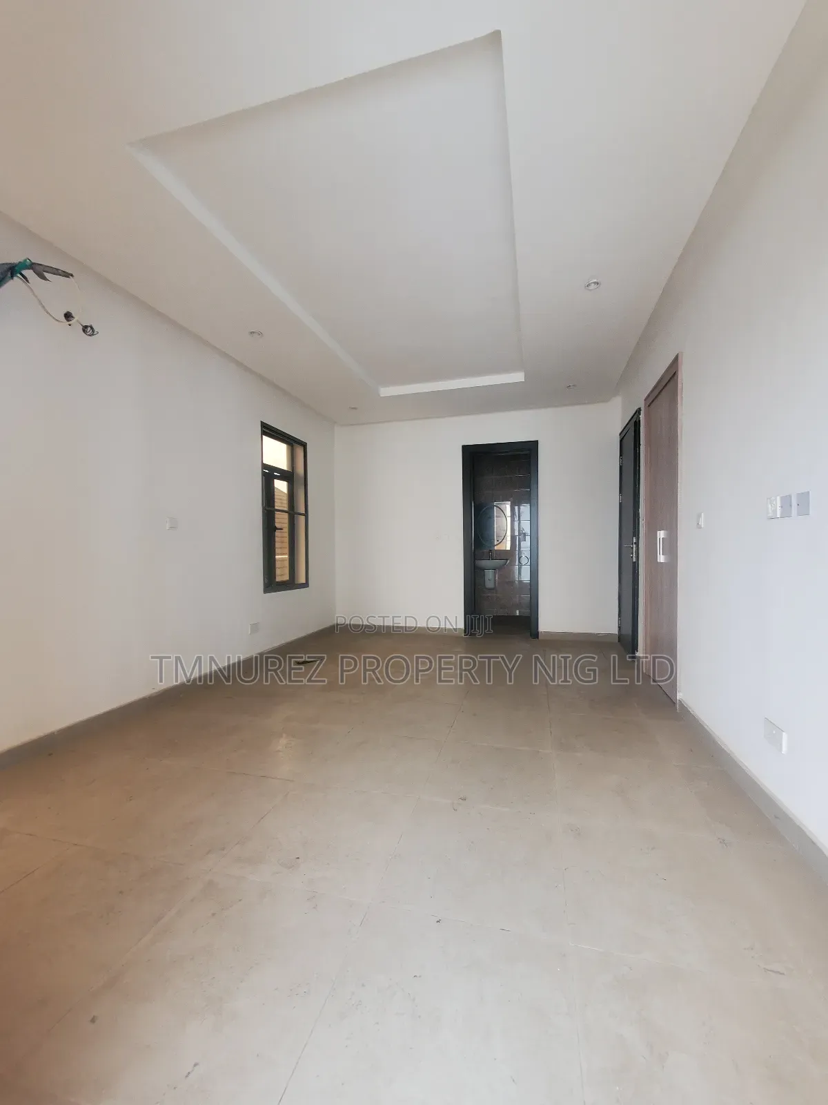 4bdrm Duplex in Chevron Dricve for sale