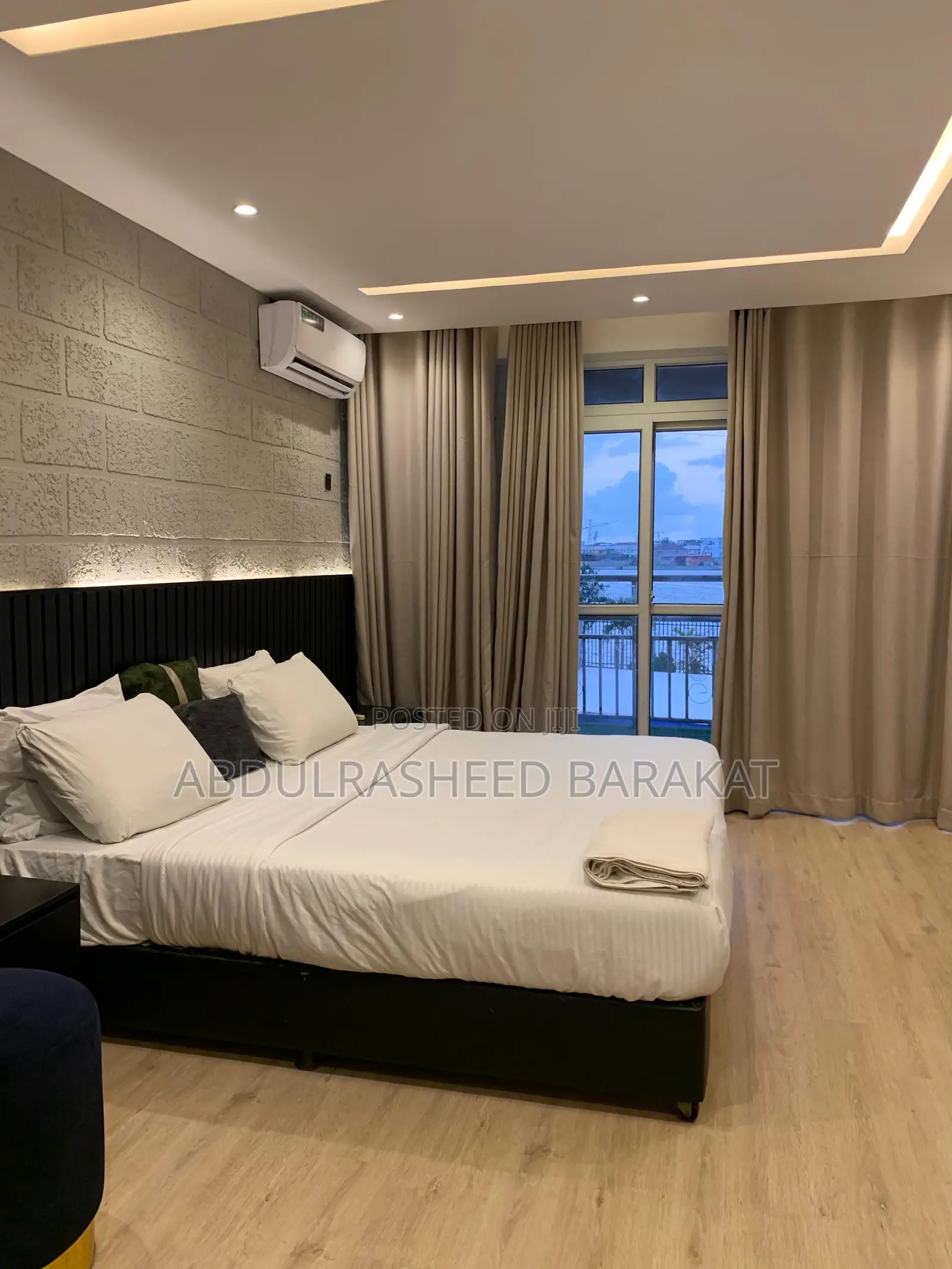 Luxury Water Frontthree Bedroom Apartment