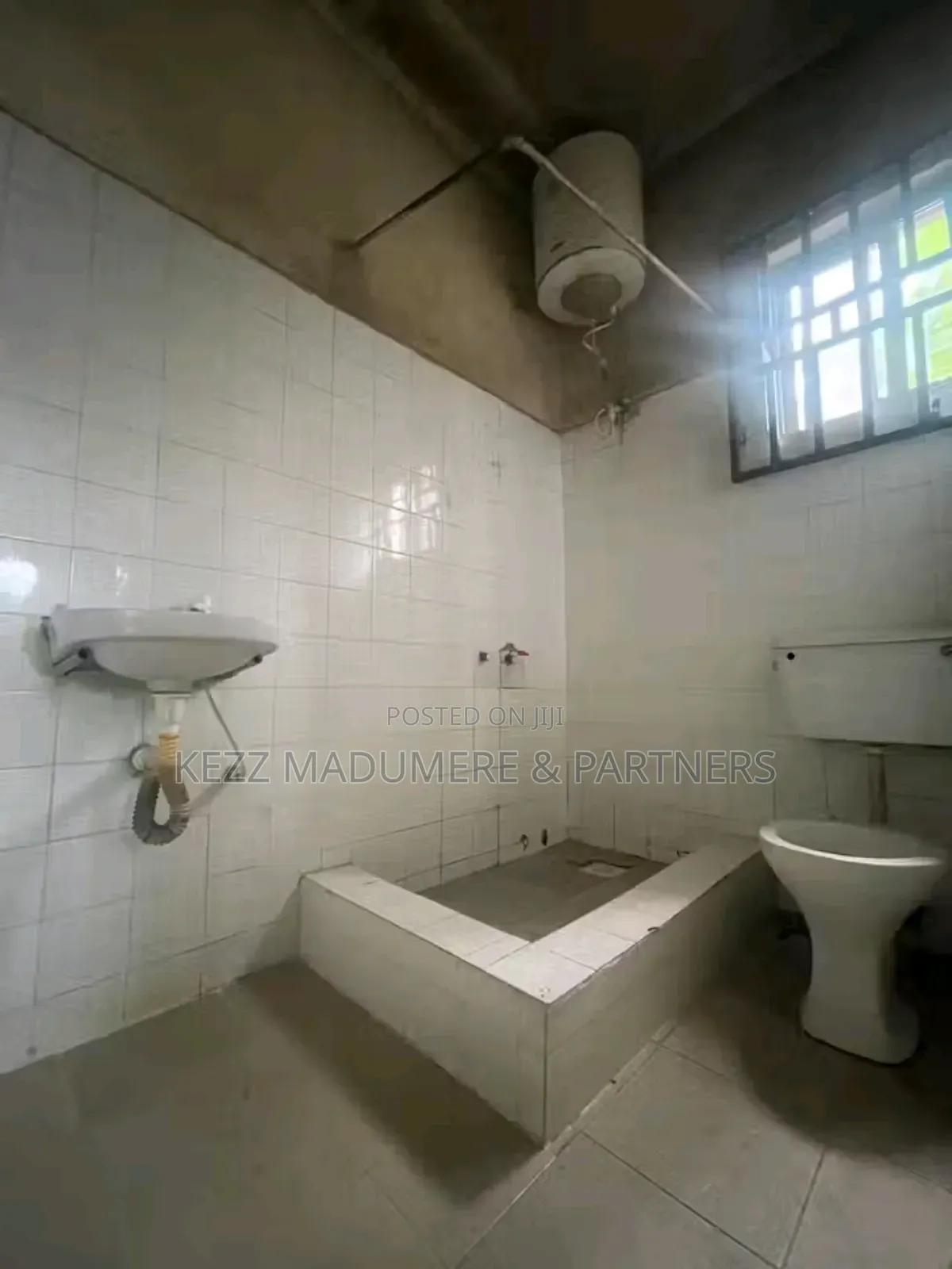 4bdrm Bungalow in Rumuodomaya Port for sale
