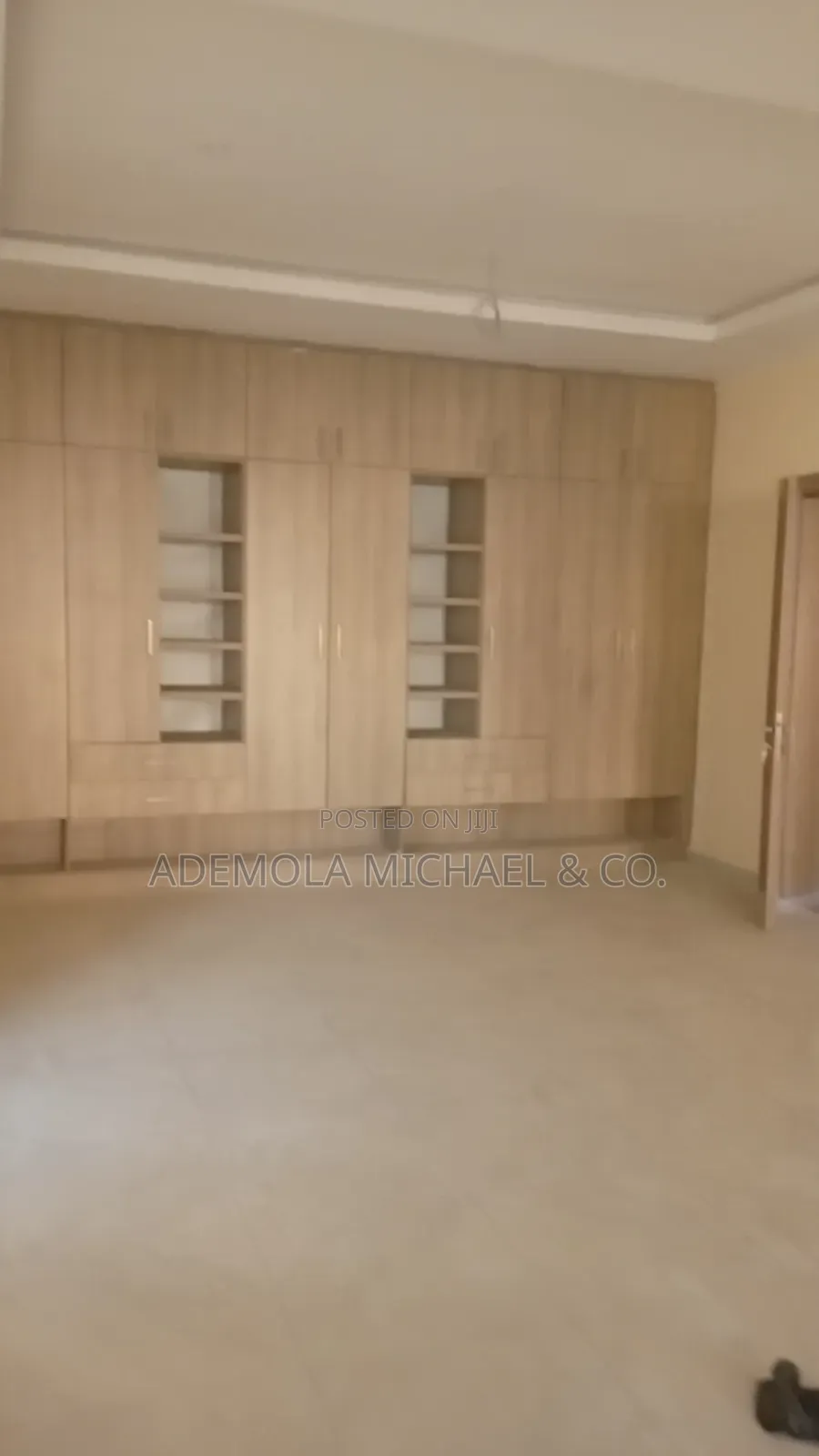 6bdrm Duplex in Mini Estate, Guzape District for sale