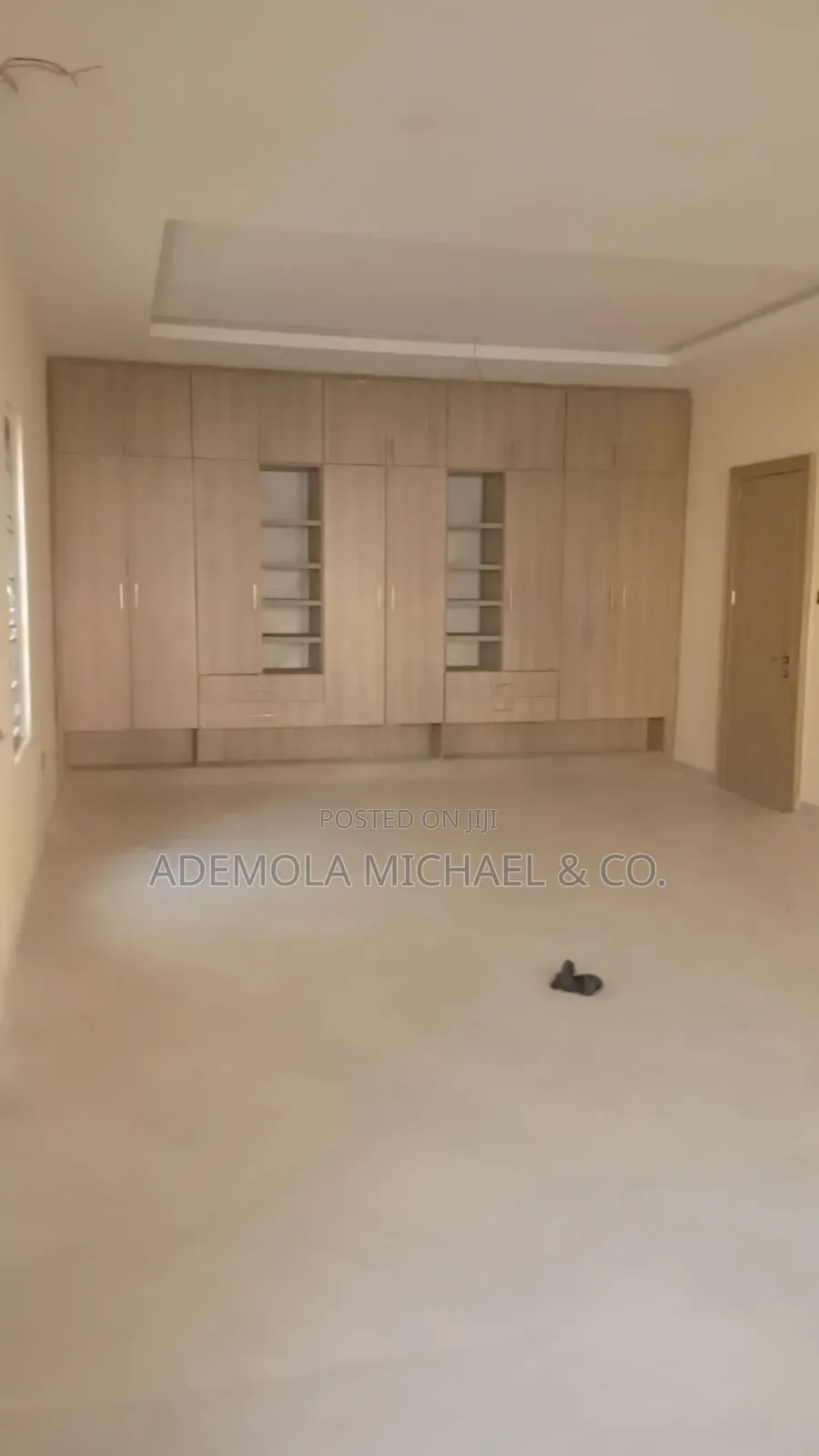 6bdrm Duplex in Mini Estate, Guzape District for sale