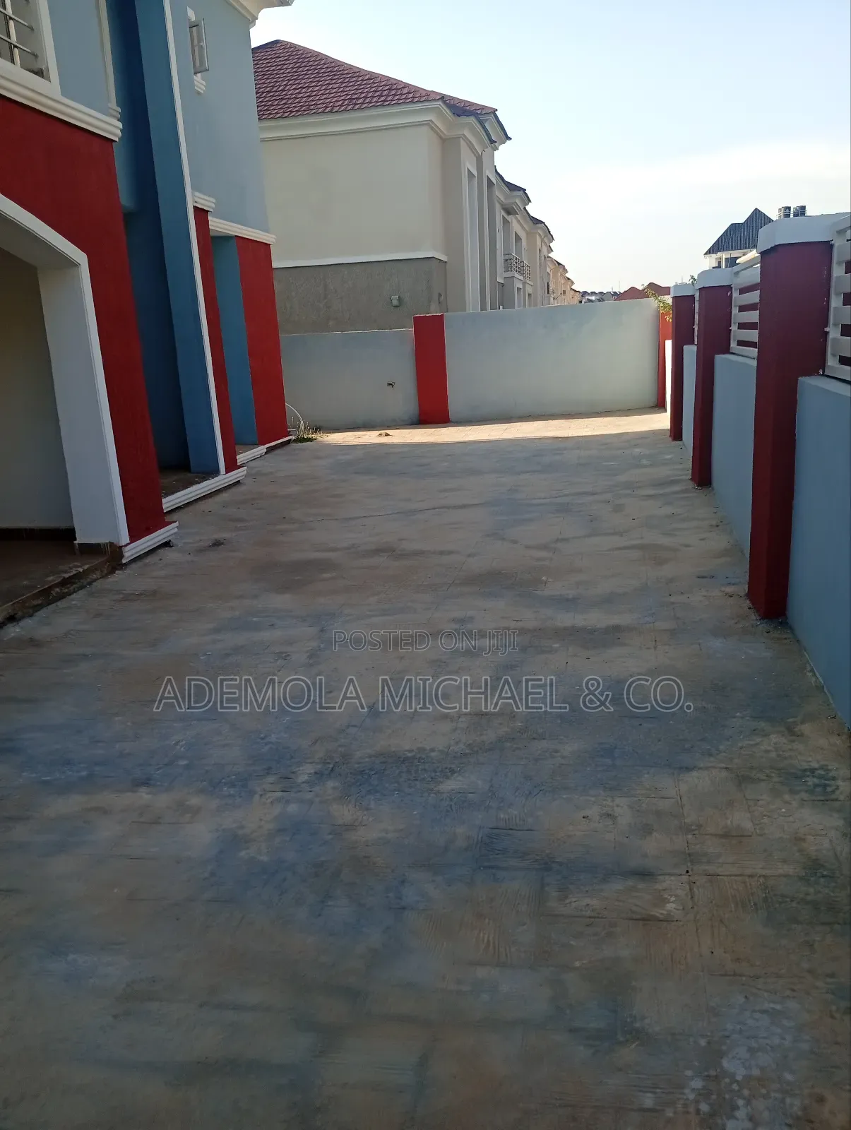 6bdrm Duplex in Guzape for sale