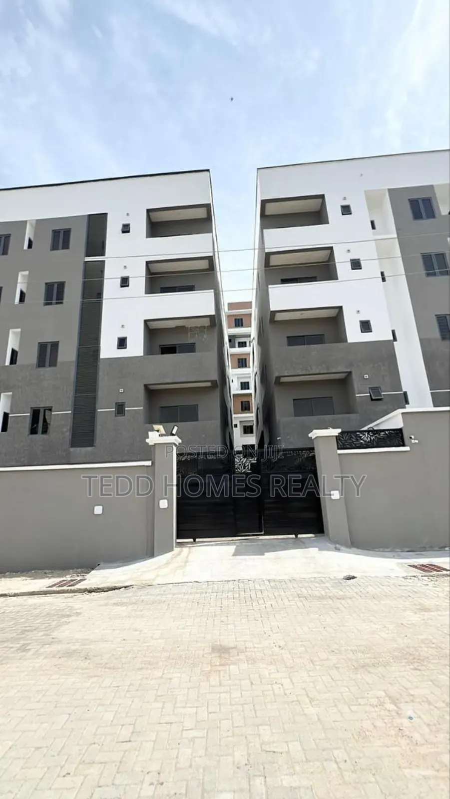 3bdrm Apartment in Lekki Phase 1 for sale