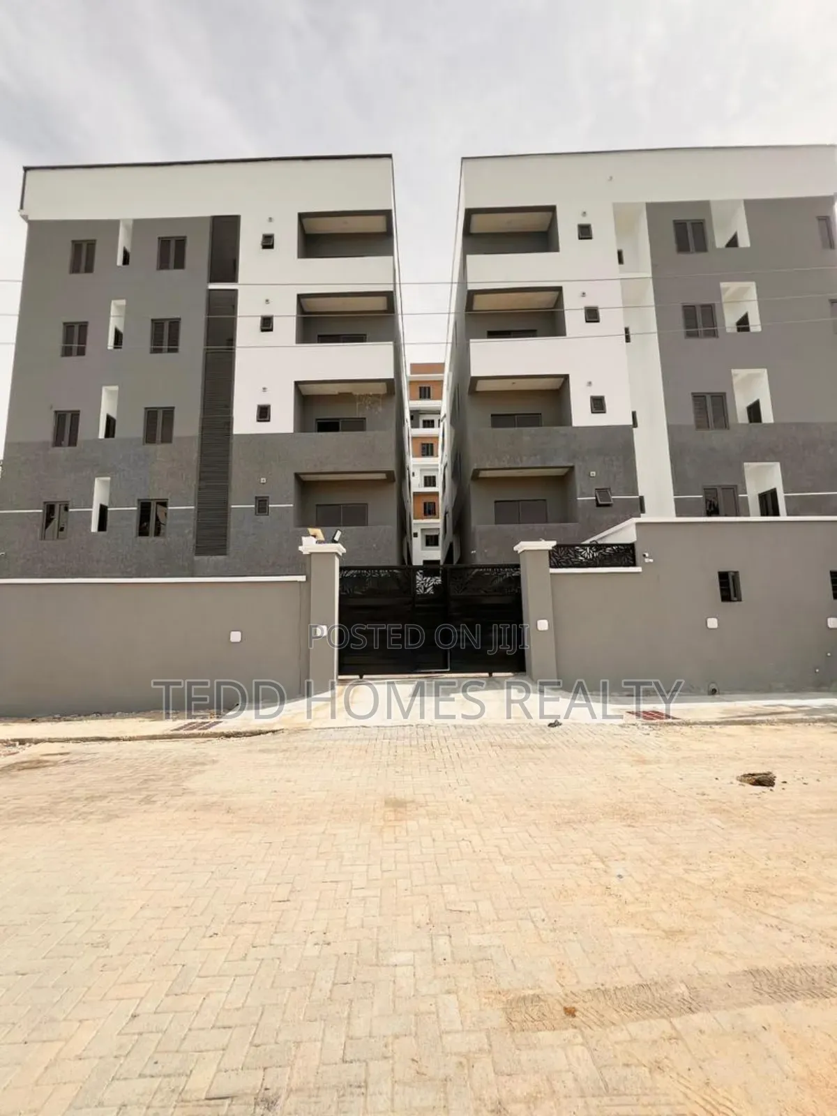 3bdrm Apartment in Lekki Phase 1 for sale