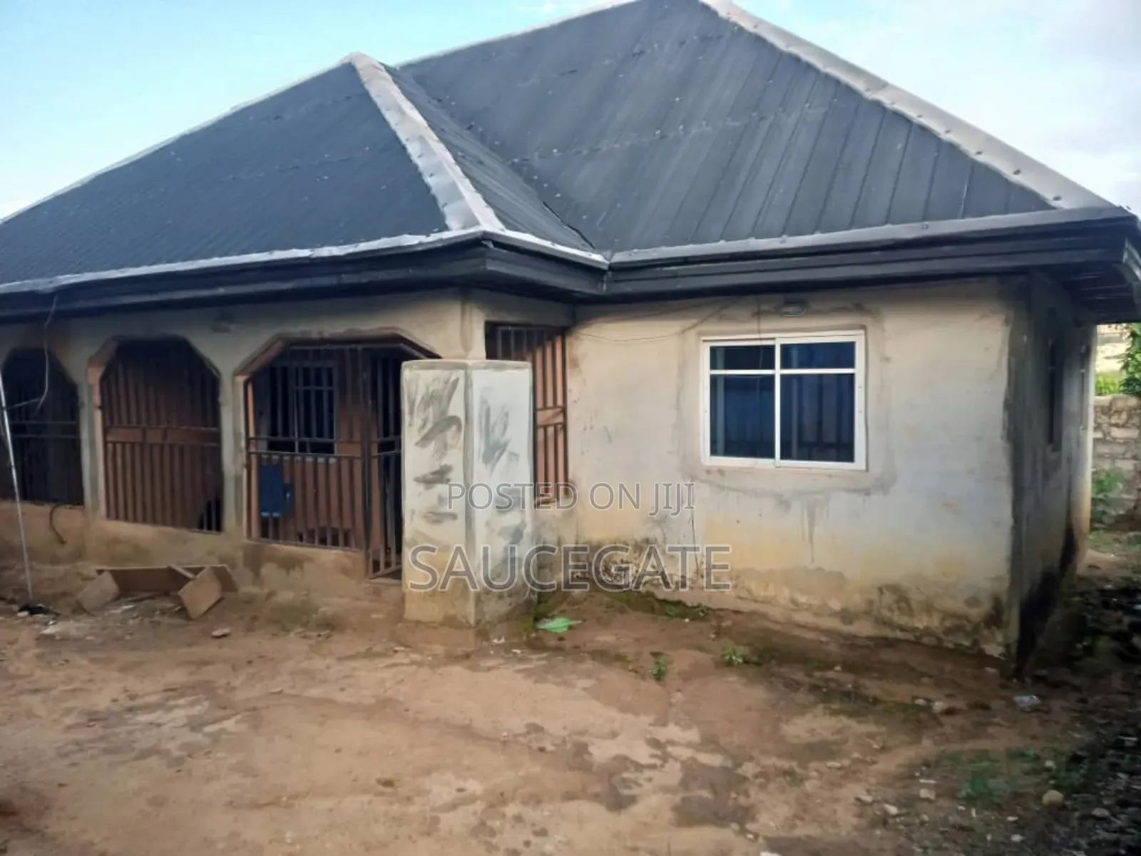 8bdrm Block of Flats in Nkere Onitsha for sale