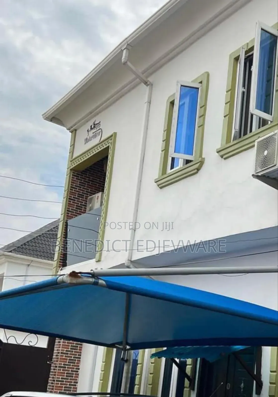 8bdrm Duplex in Harmony Estate for sale