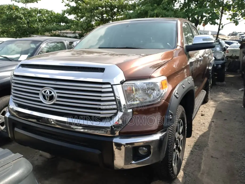 Toyota Tundra Platinum 5.7L V8 4x4 CrewMax 5.6 ft. box 145.7 in. WB