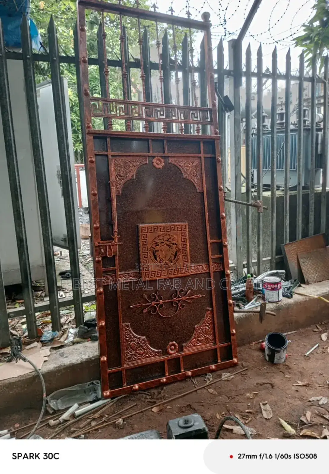 An Outstanding Gate Design With Separate Gate