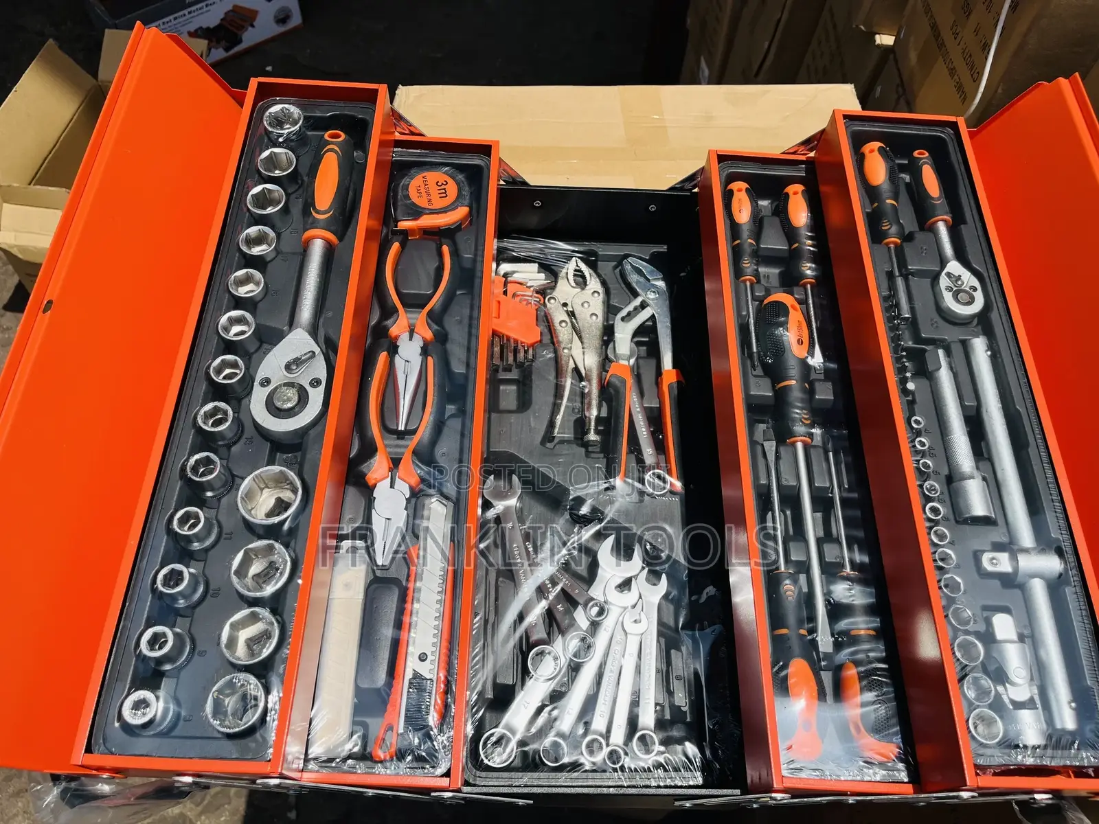 85pc Tool Set With Metal Box. 1/4" 1/2"