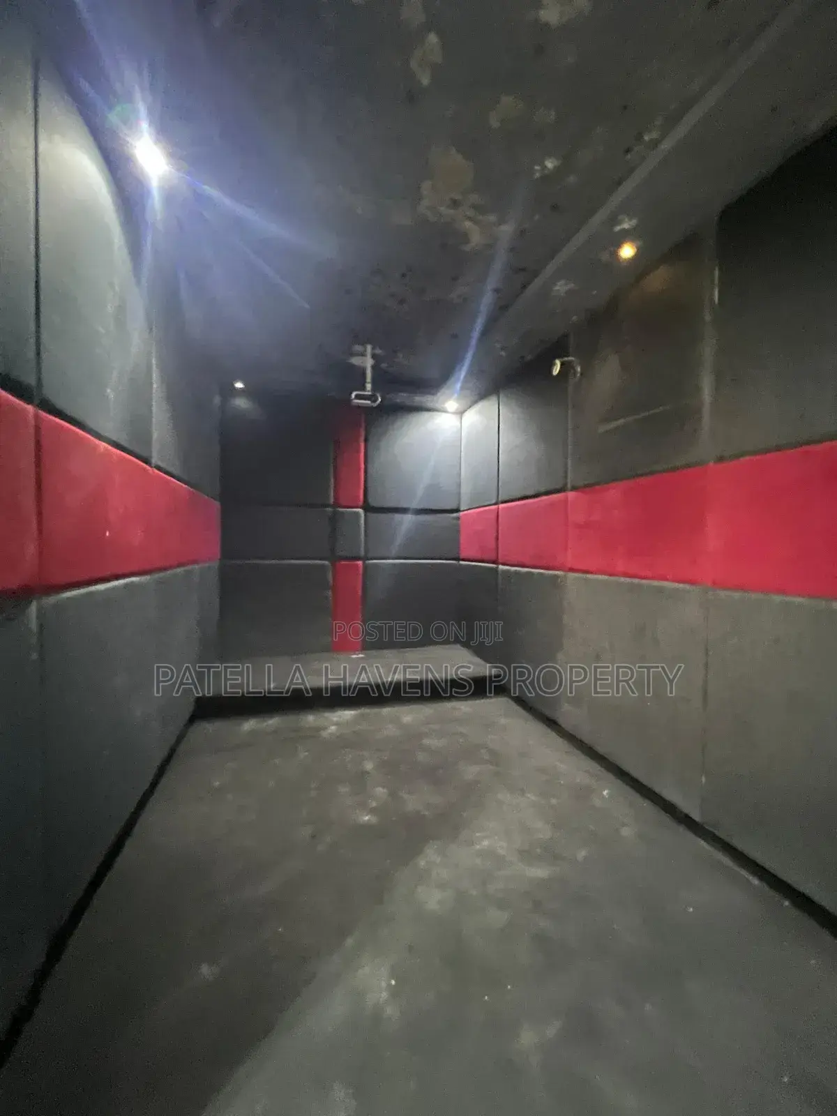 5bdrm Duplex in Ikota for sale