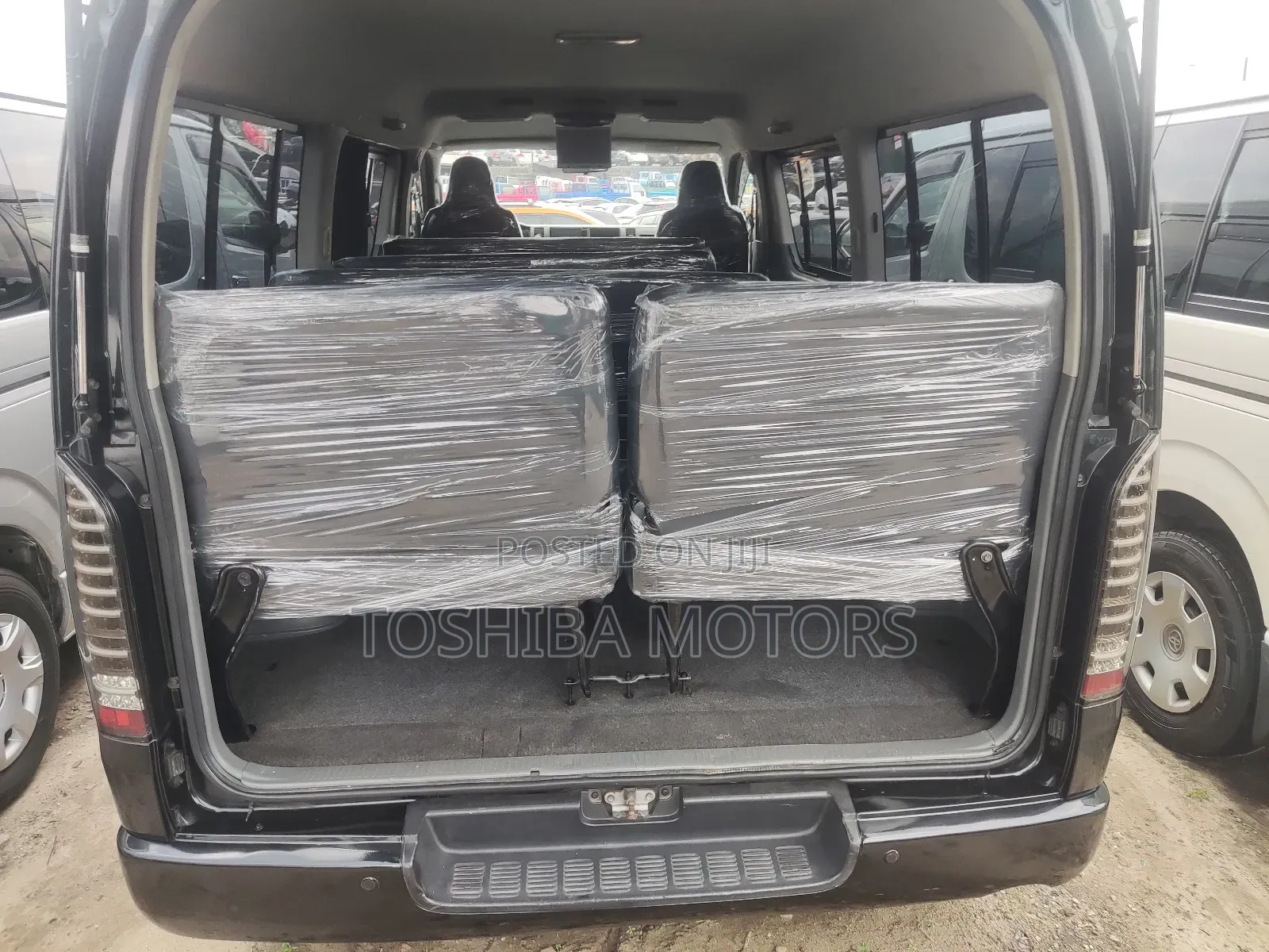 Toyota HiAce 2016 Black