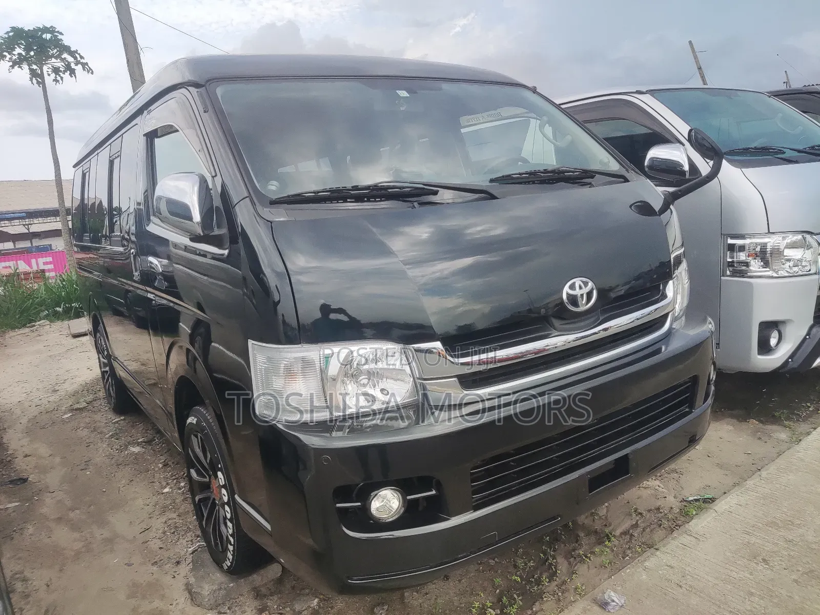 Toyota HiAce 2016 Black