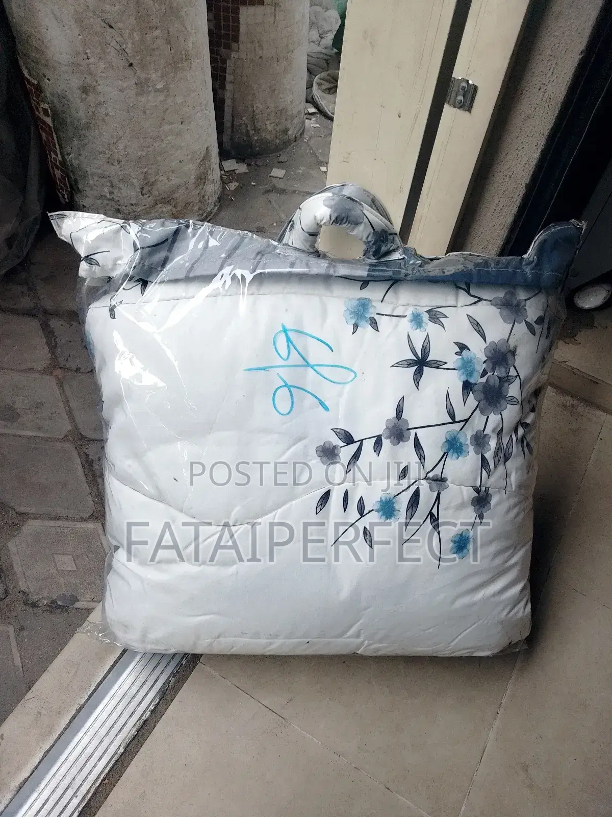 Thick Duvet and Bedsheet With Four Pillow Cases