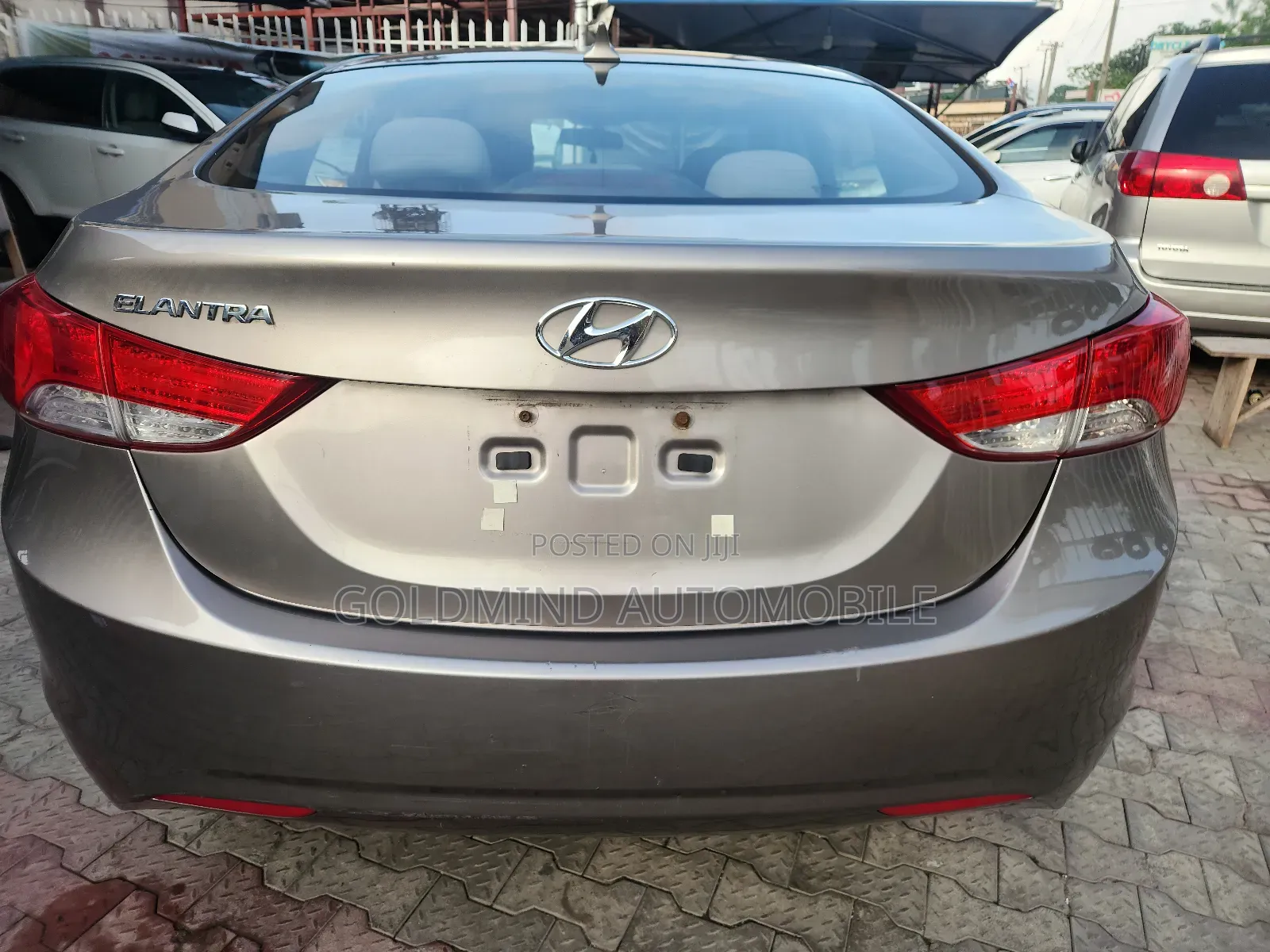 Hyundai Elantra GLS Sedan FWD (1.8L 4cyl 6M) 2013 Brown