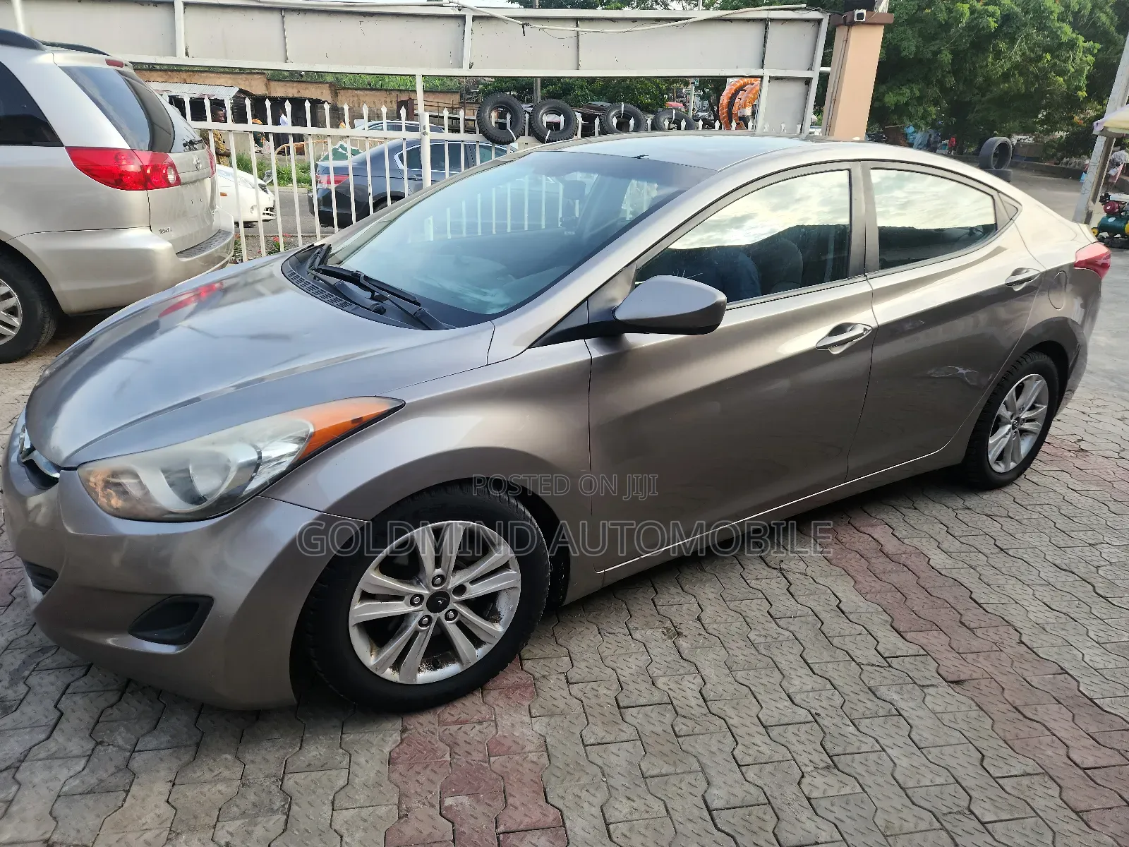 Hyundai Elantra GLS Sedan FWD (1.8L 4cyl 6M) 2013 Brown