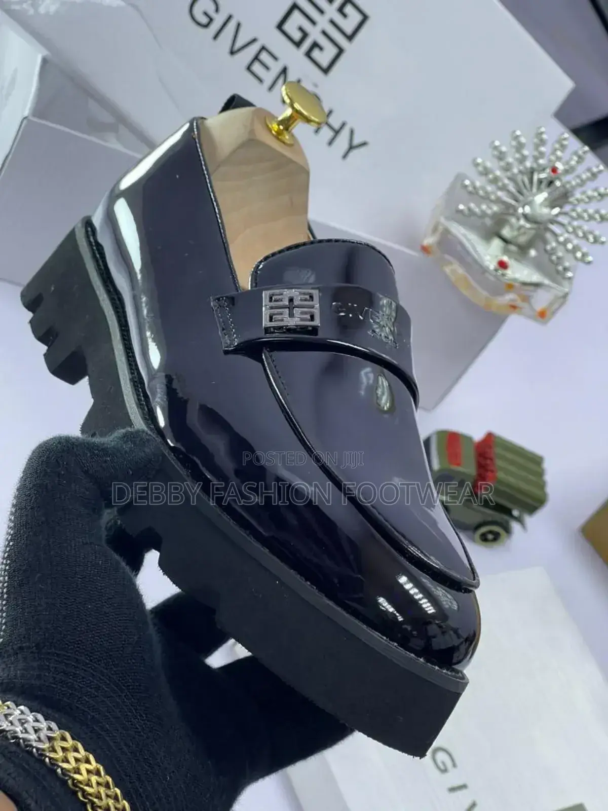 Givenchy Shinning Leather Shoe