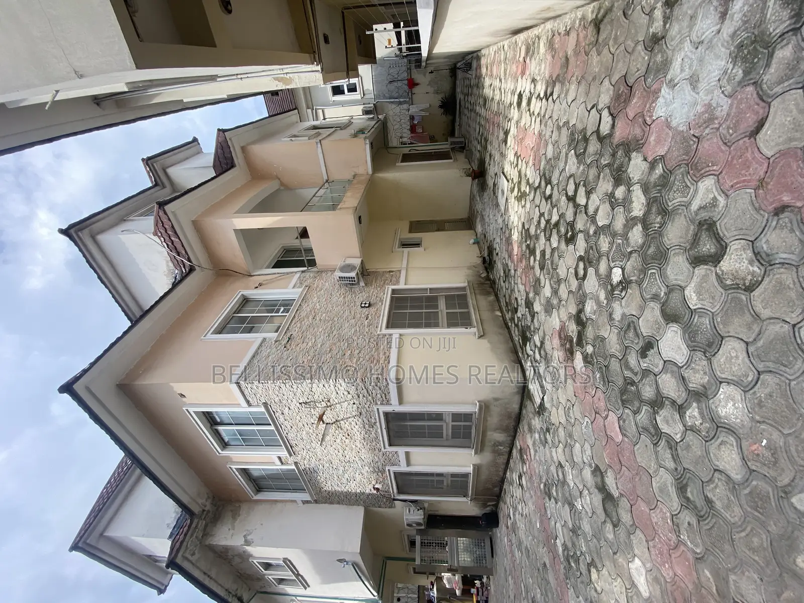 12bdrm House in Chevron, Lekki Phase 1 for sale