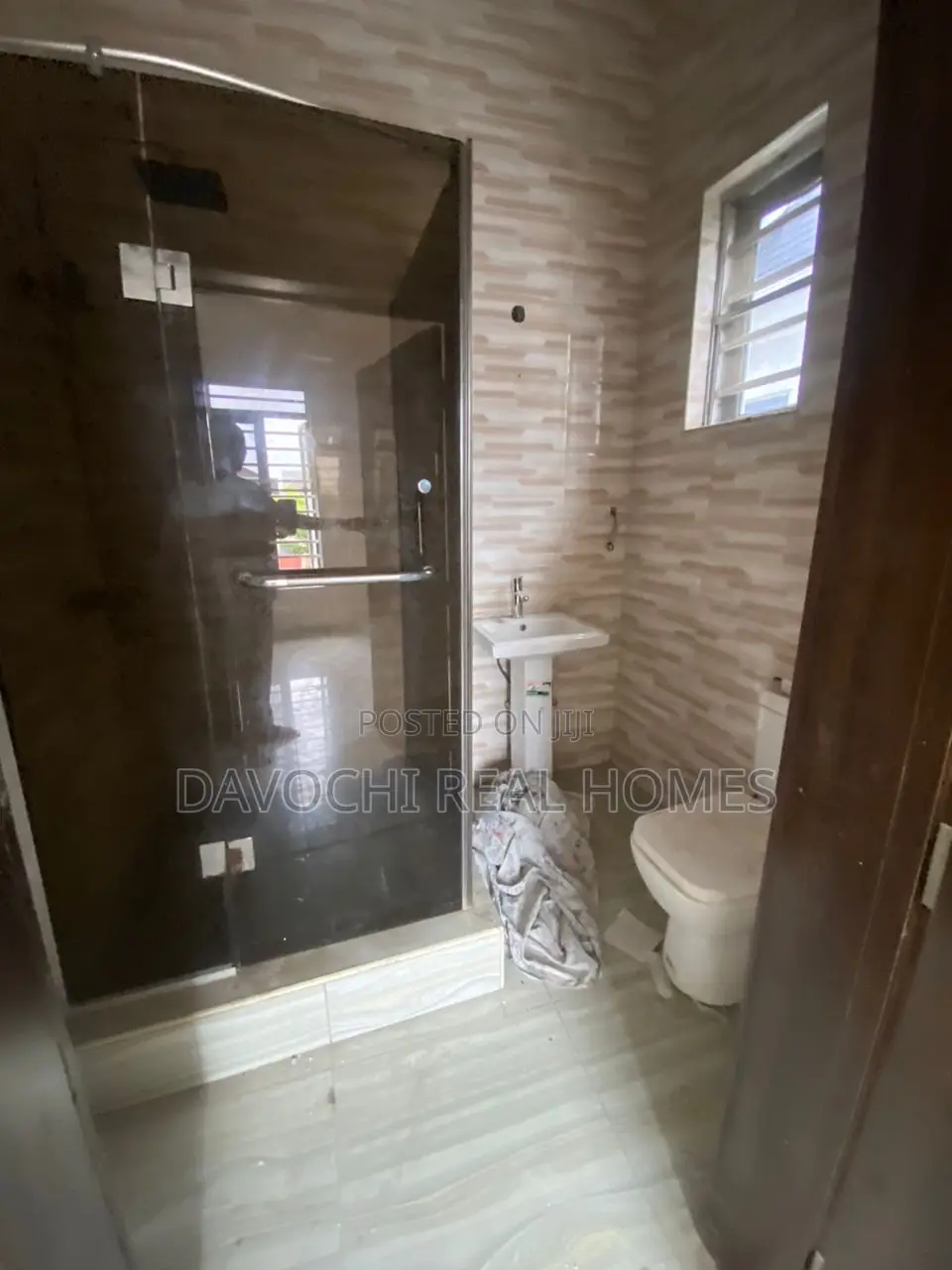 5bdrm Duplex in Osapa London for rent