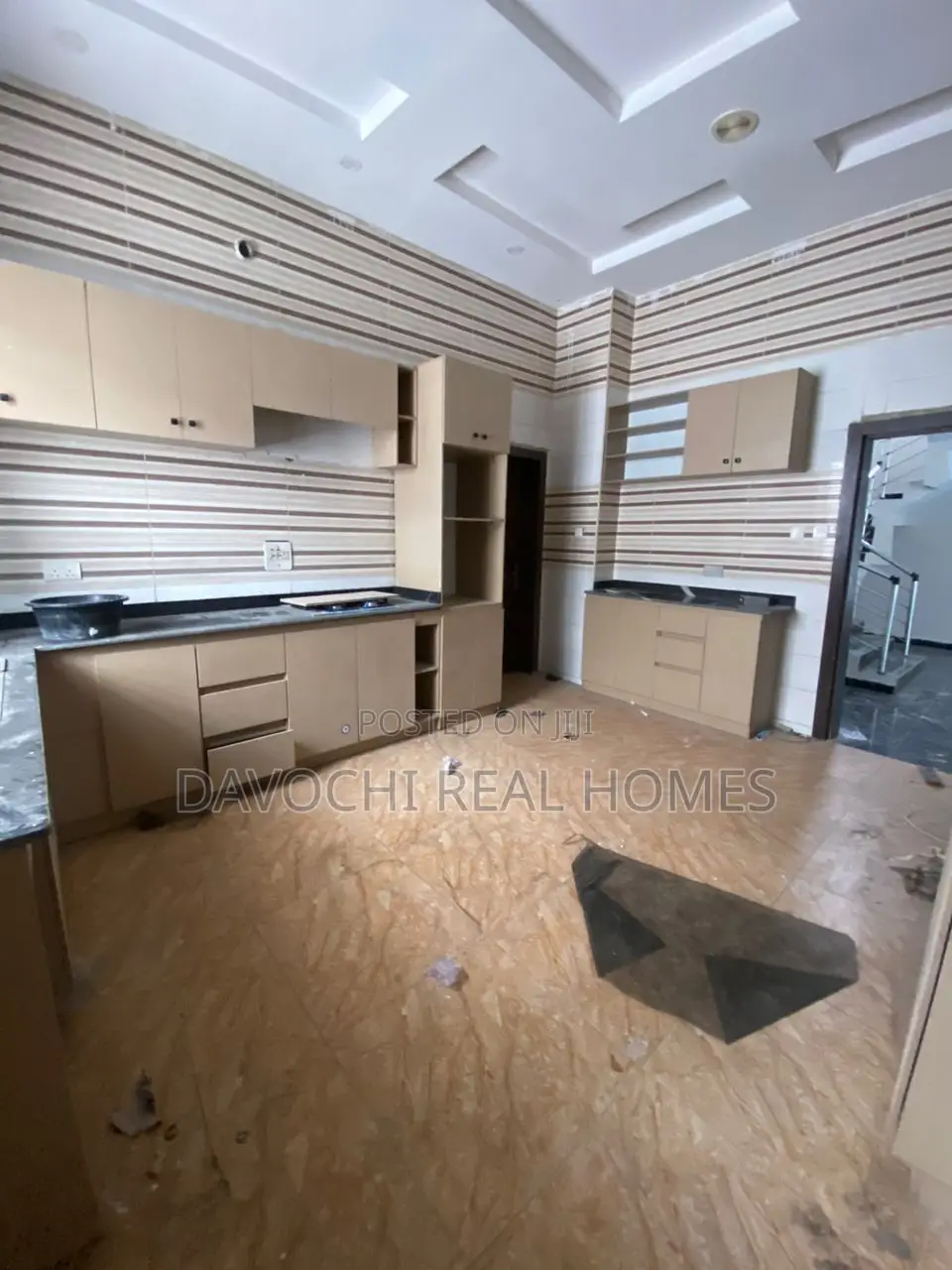 5bdrm Duplex in Osapa London for rent