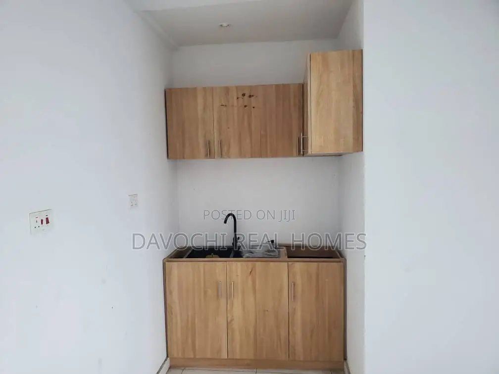 2bdrm Apartment in Chomley Court, for rent
