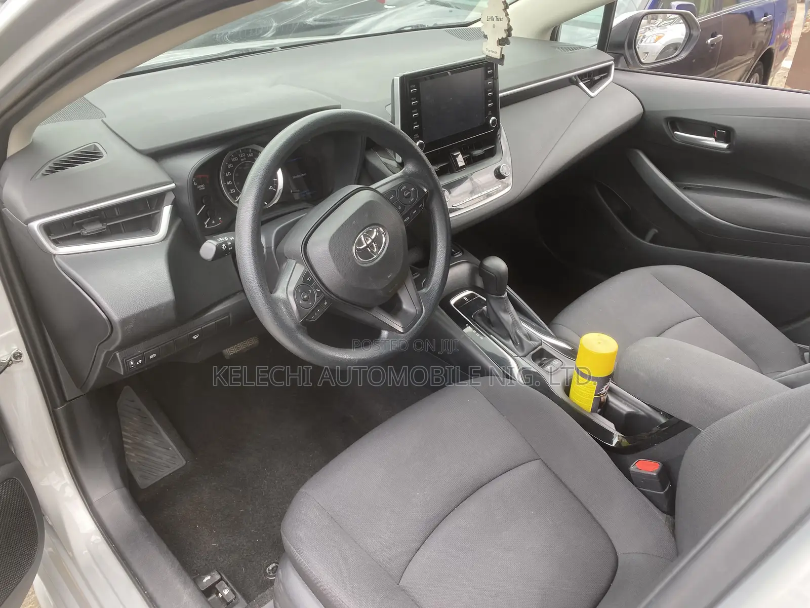 Toyota Corolla LE 2020 Silver