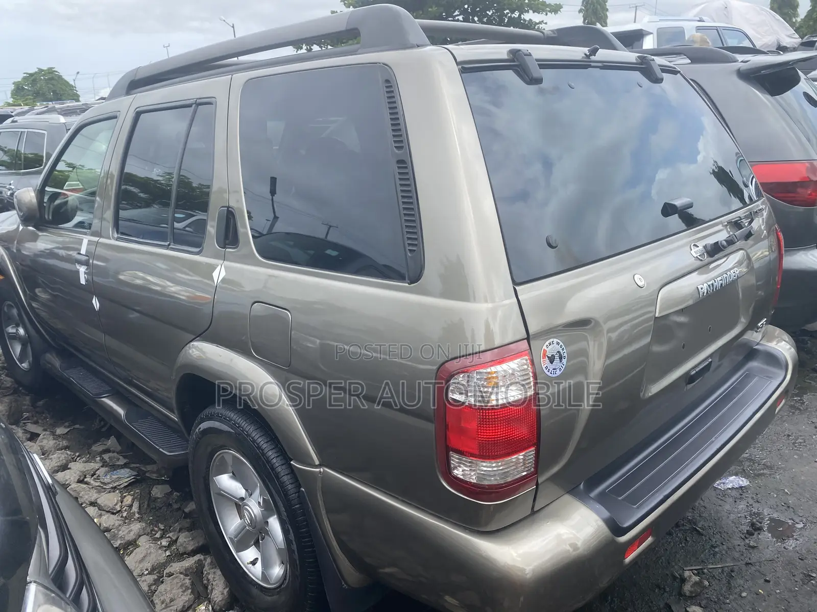 Nissan Pathfinder SE 2004 Brown