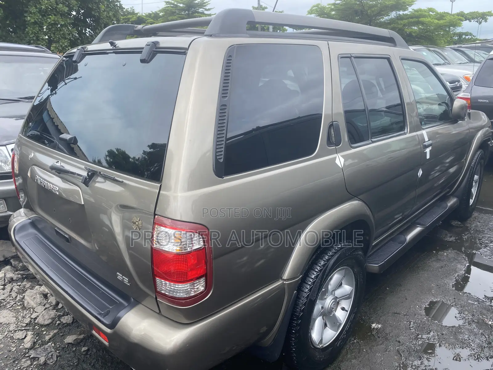 Nissan Pathfinder SE 2004 Brown