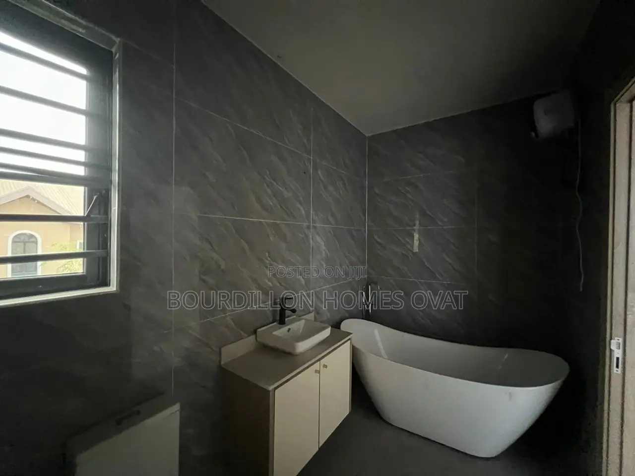 4bdrm Duplex in Lekki Phase 1 for sale